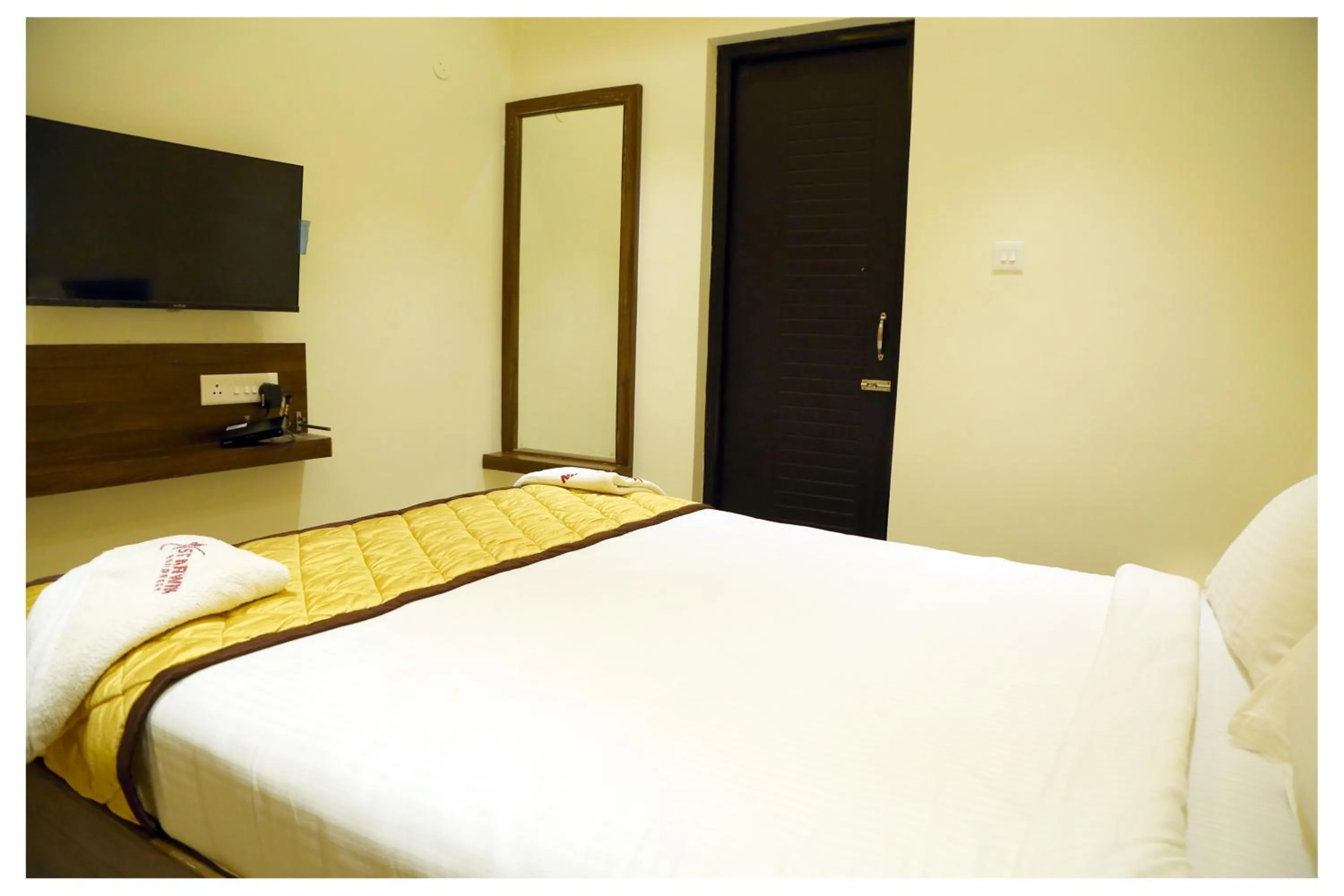 Bedroom, Bed in Starwin Residency