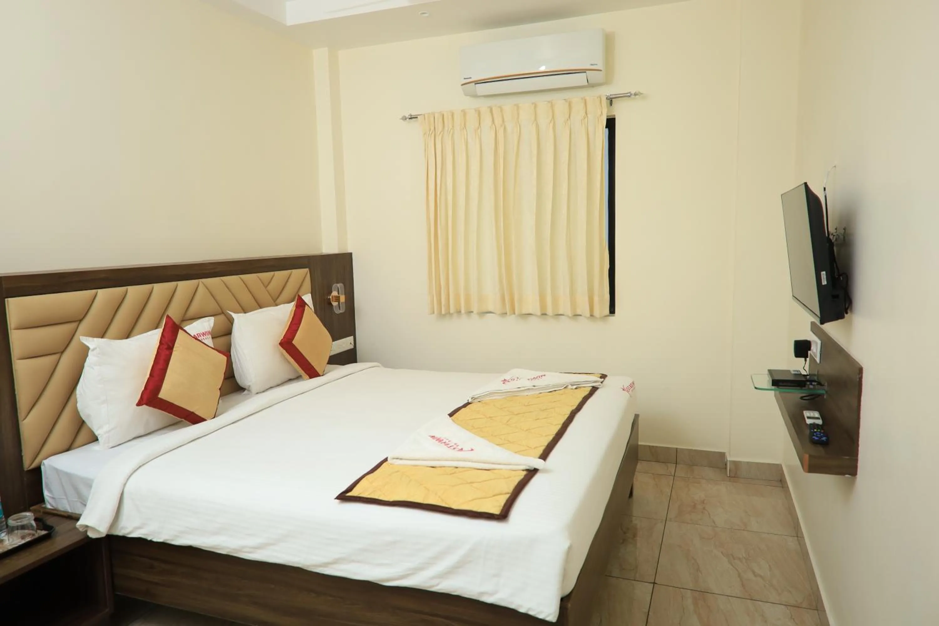 Bed in Starwin Residency