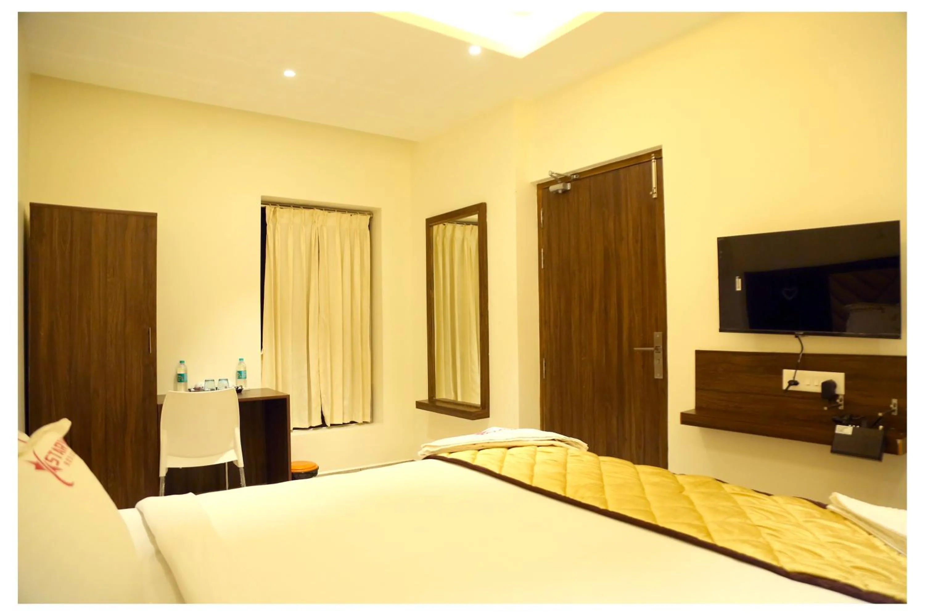 VIP, Bed in Starwin Residency
