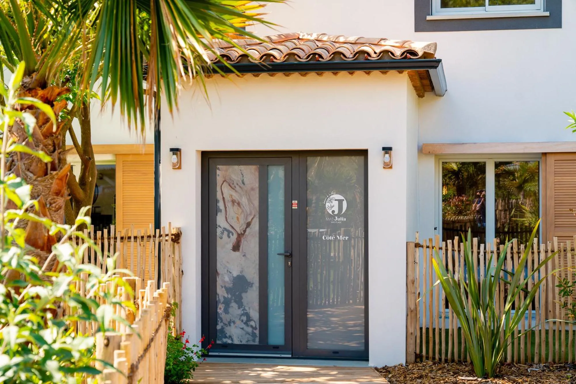 Property building in Mas Julia