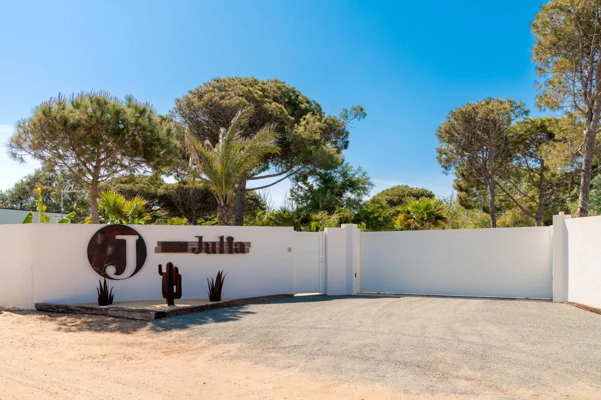 Property building in Mas Julia