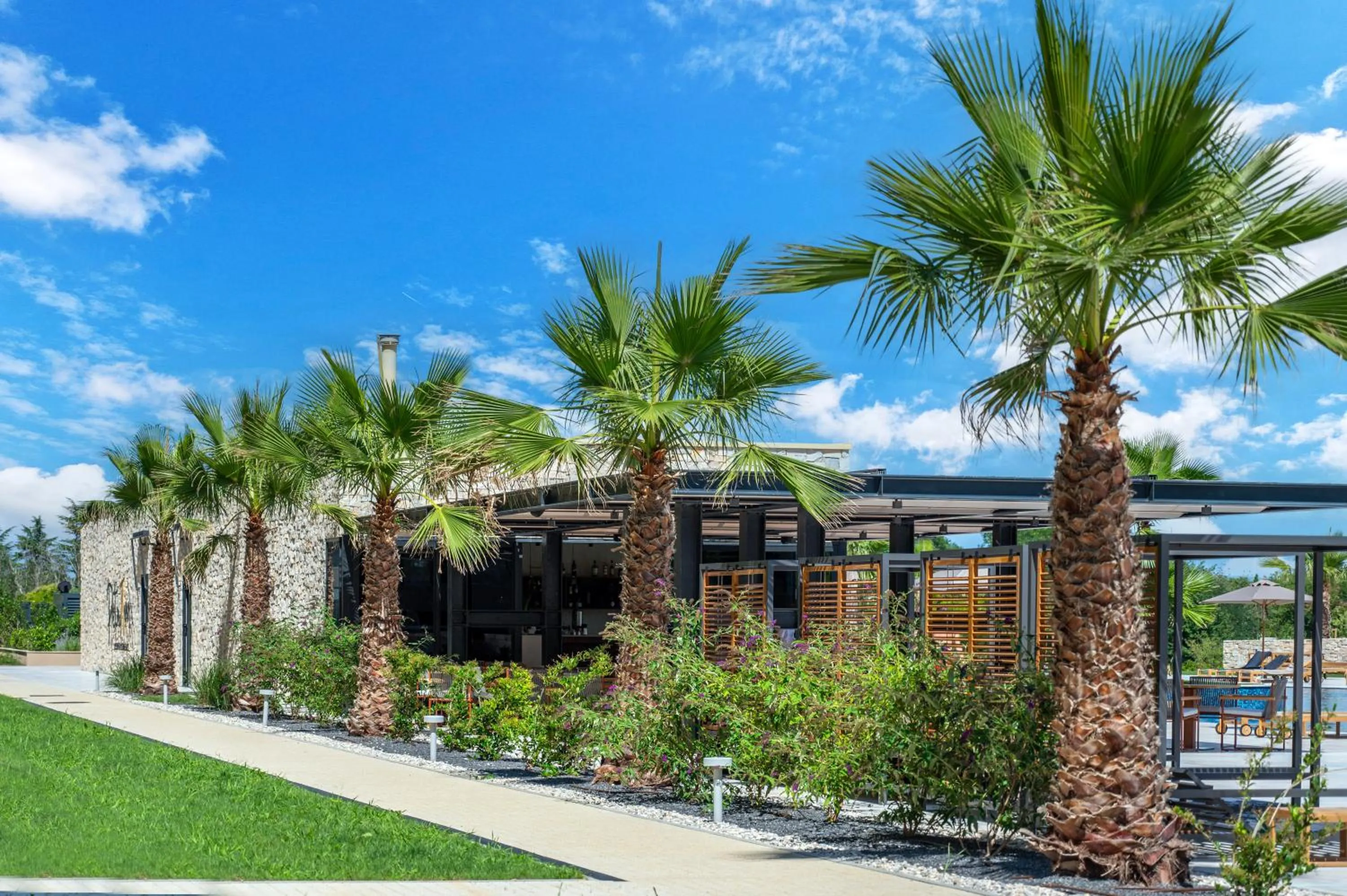 Restaurant/places to eat in Petram Resort & Residences