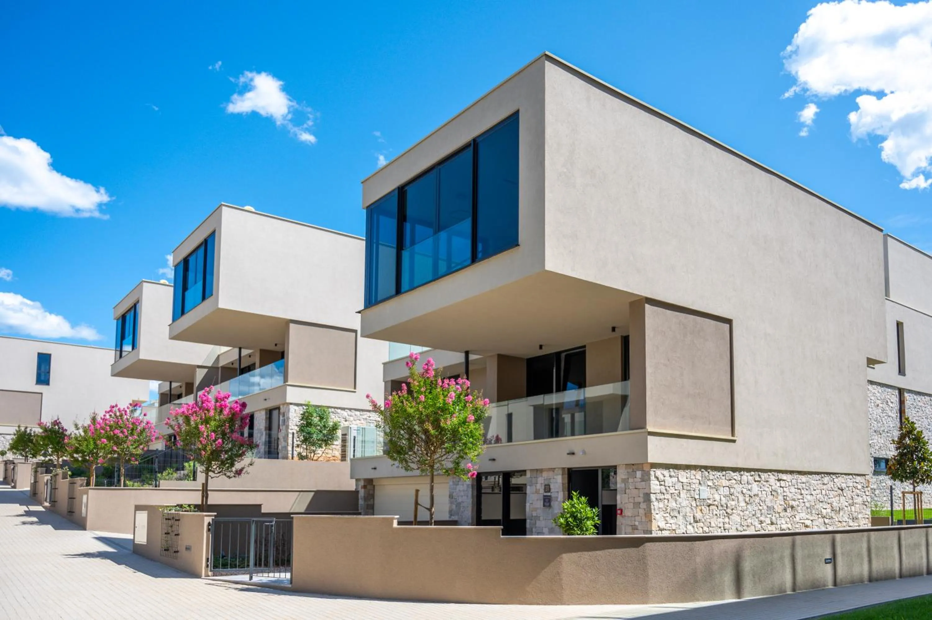 Area and facilities in Petram Resort & Residences