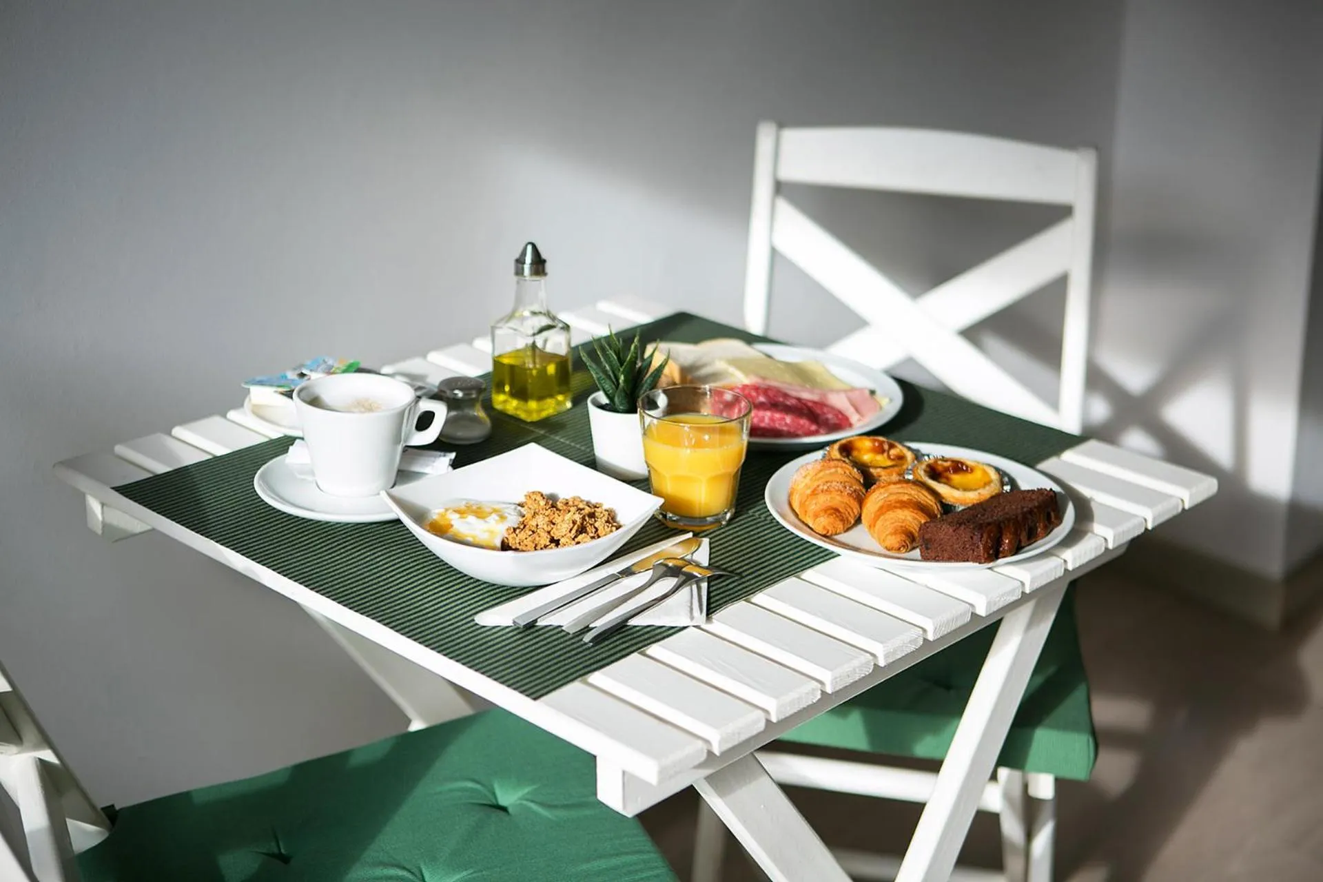 Restaurant/places to eat in Blanc Guest House