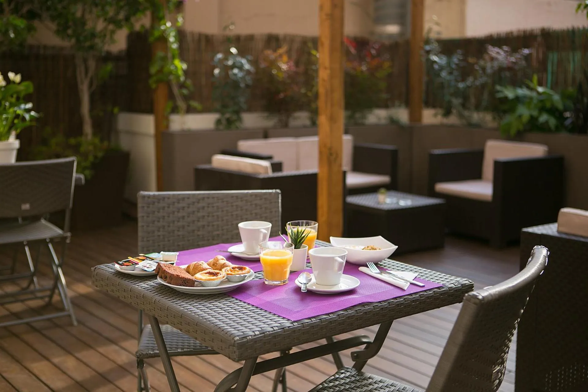 Restaurant/places to eat in Blanc Guest House