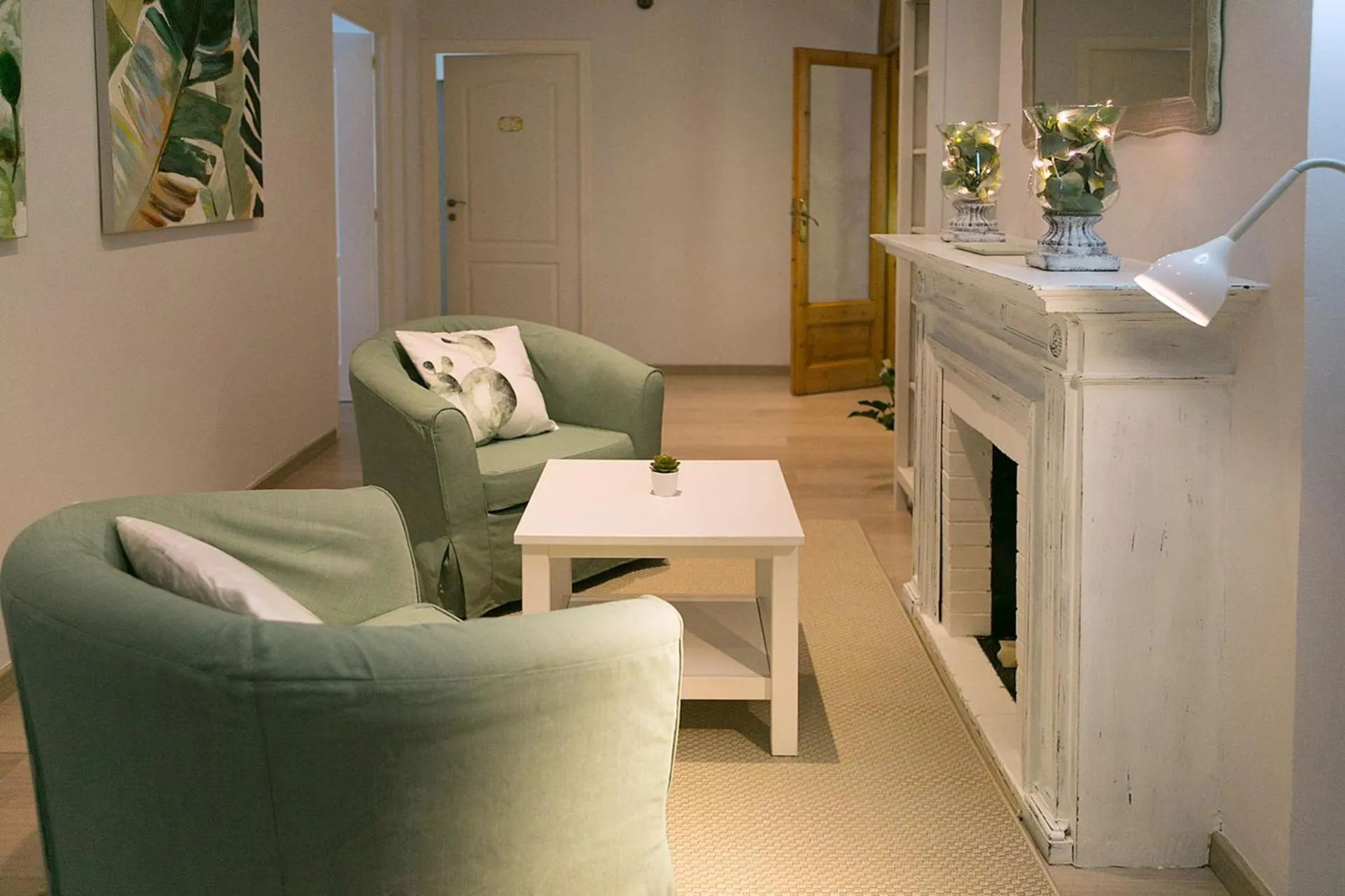 Library in Blanc Guest House