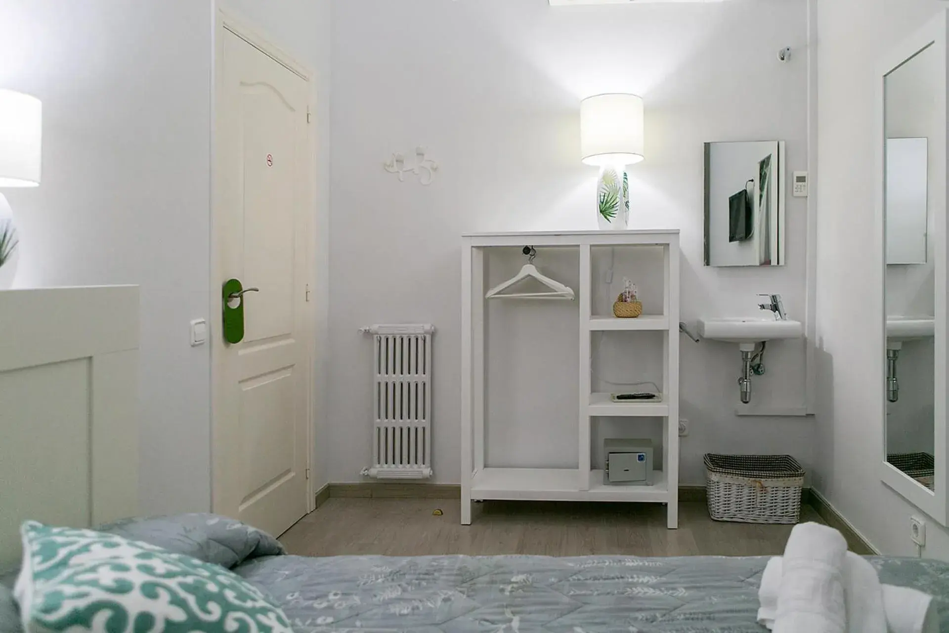 Interior Single Room with Shared Bathroom in Blanc Guest House Interior Single Room with Shared Bathroom in Blanc Guest House