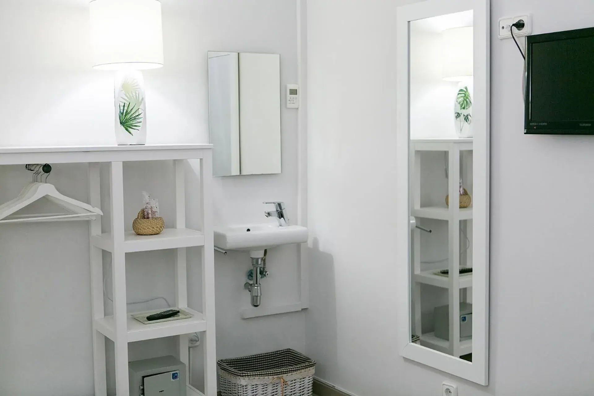 Interior Single Room with Shared Bathroom in Blanc Guest House Interior Single Room with Shared Bathroom in Blanc Guest House