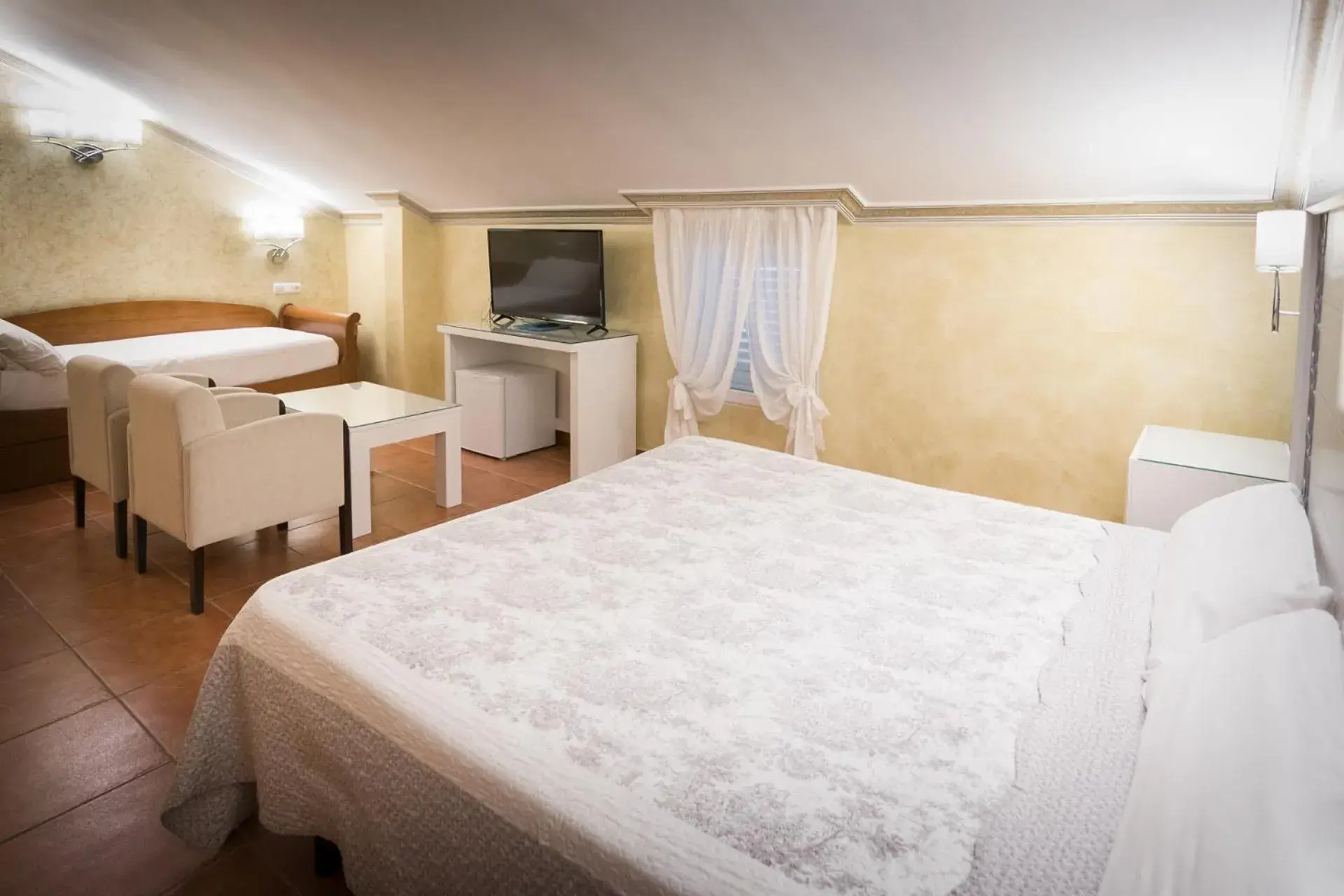 Photo of the whole room, Bed in Abadía Burgos Camino Santiago Photo of the whole room, Bed in Abadía Burgos Camino Santiago