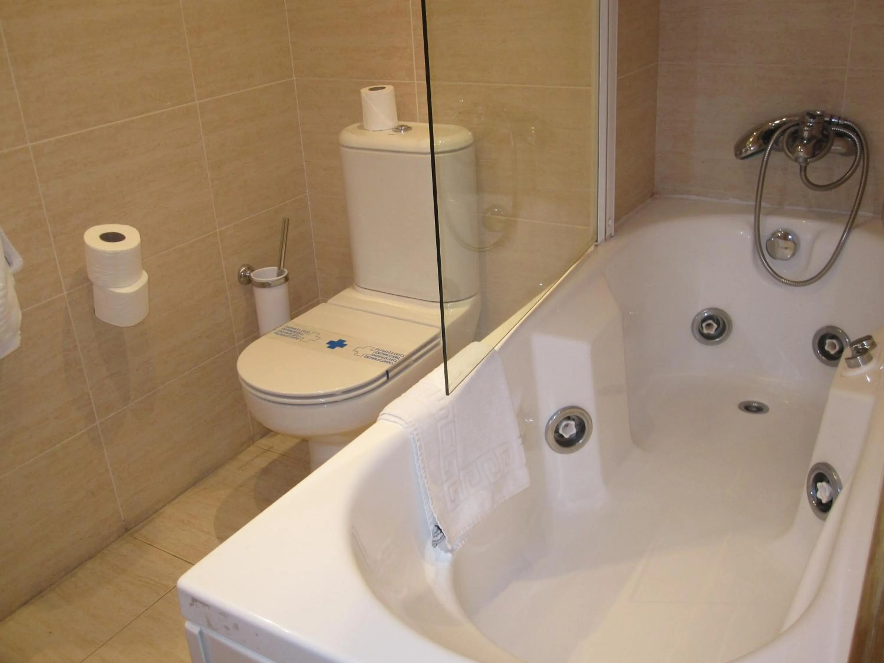 Bathroom in Abadía Burgos Camino Santiago