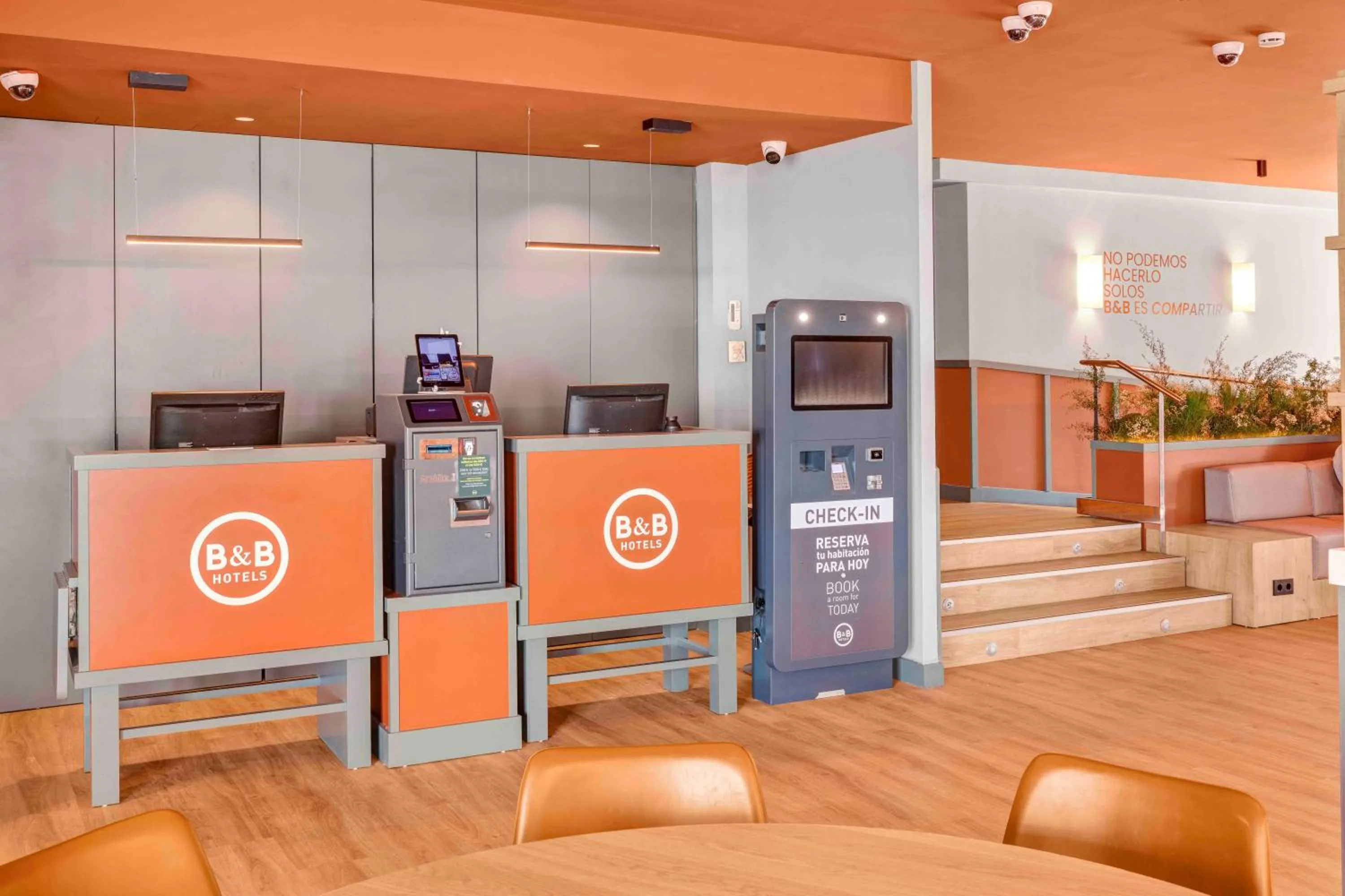 Lobby or reception in B&B HOTEL Figueres