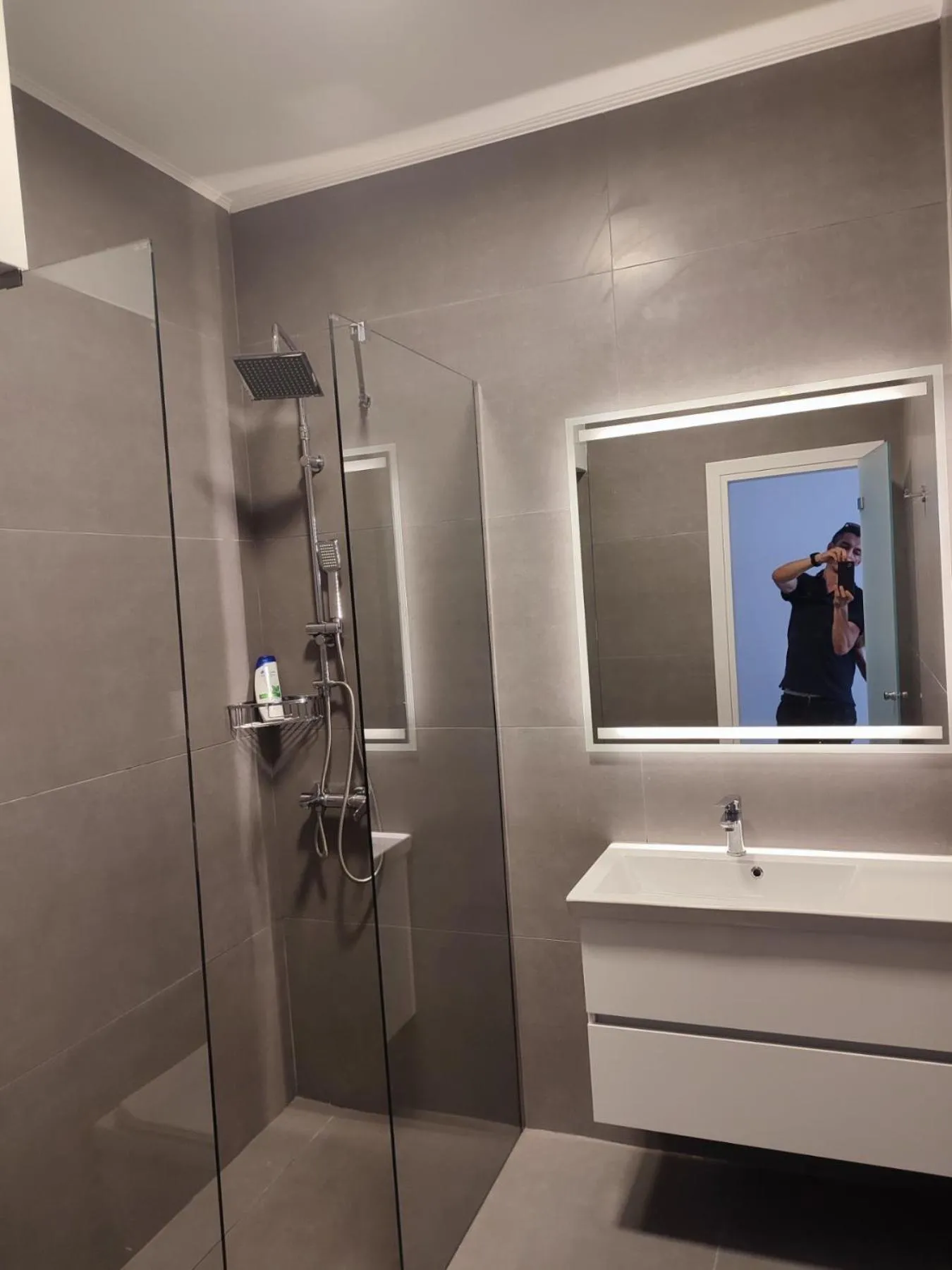 Shower in Synathens II - Apartments & Studios
