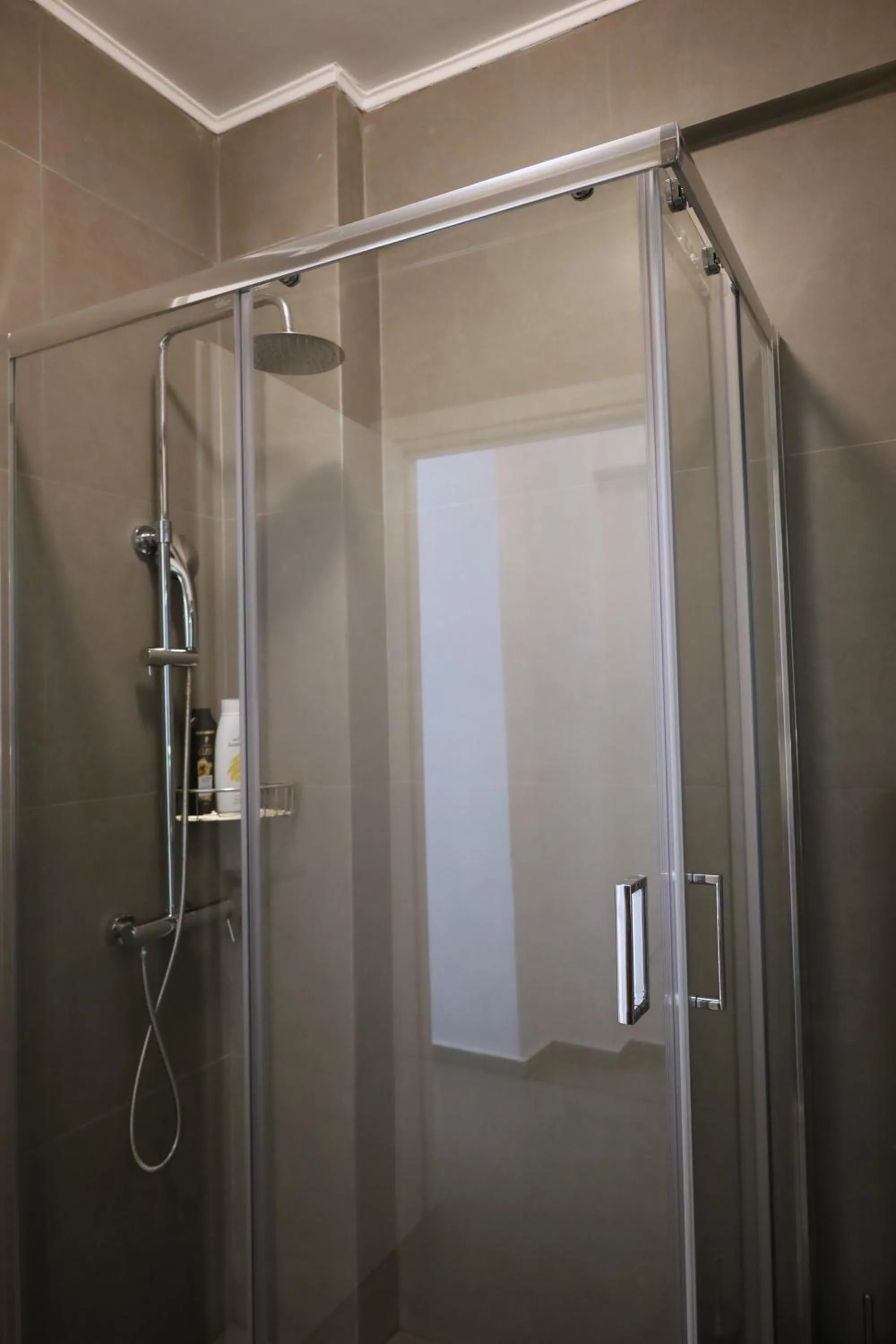 Shower in Synathens II - Apartments & Studios