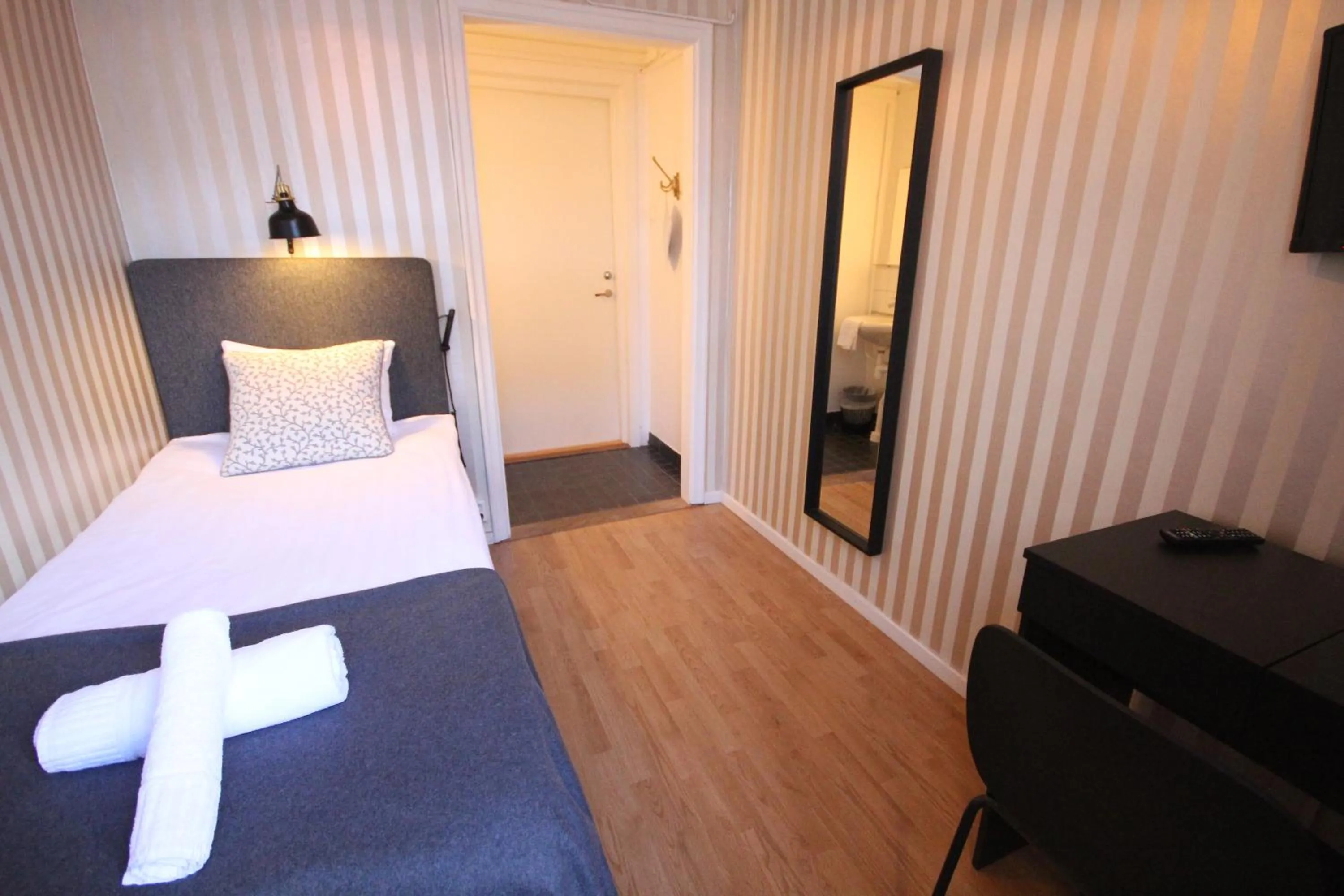 Property building, Bed in Vattengrändens Vandrarhem & Hotel