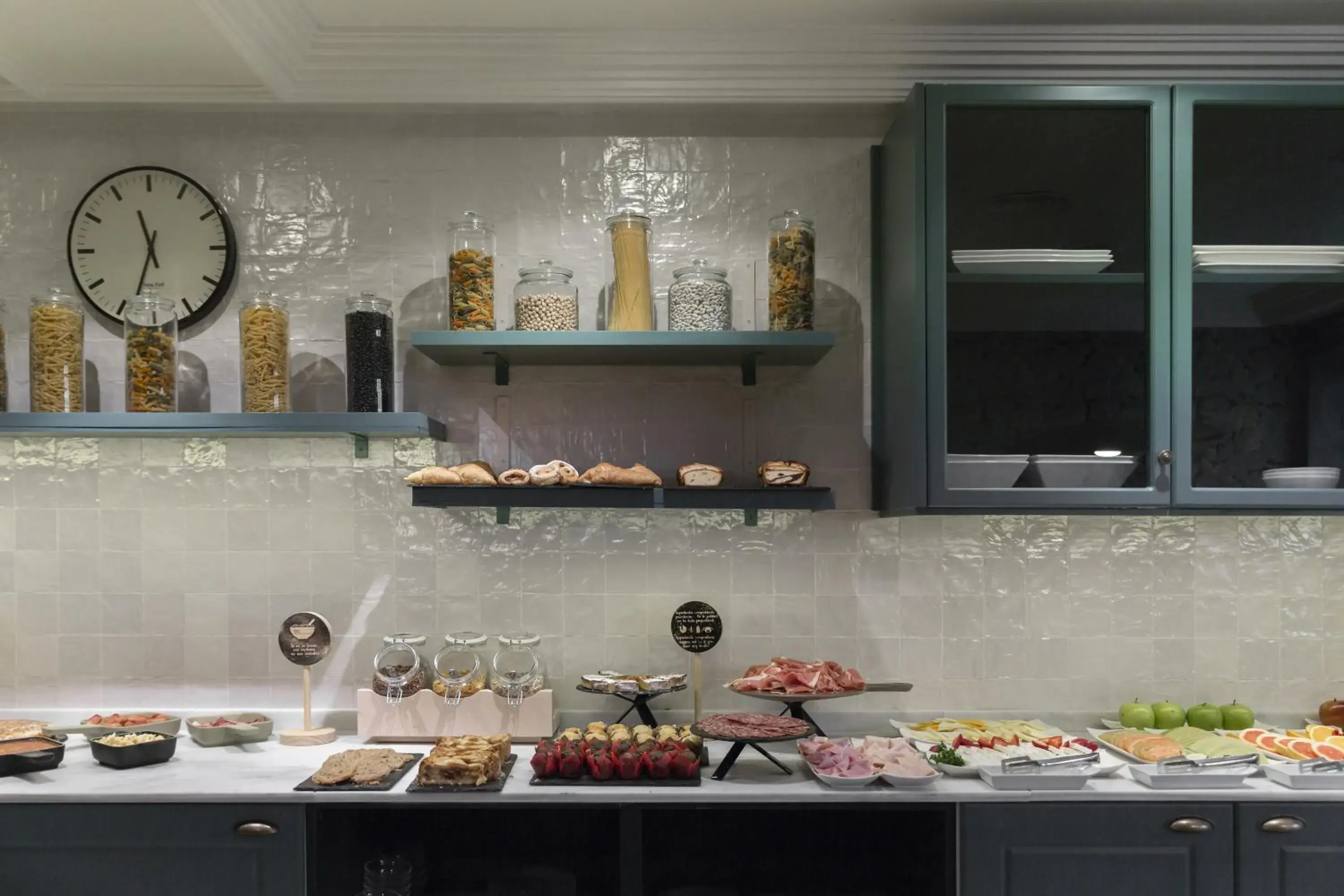 Food and drinks in Petit Palace Puerta de Triana Food and drinks in Petit Palace Puerta de Triana