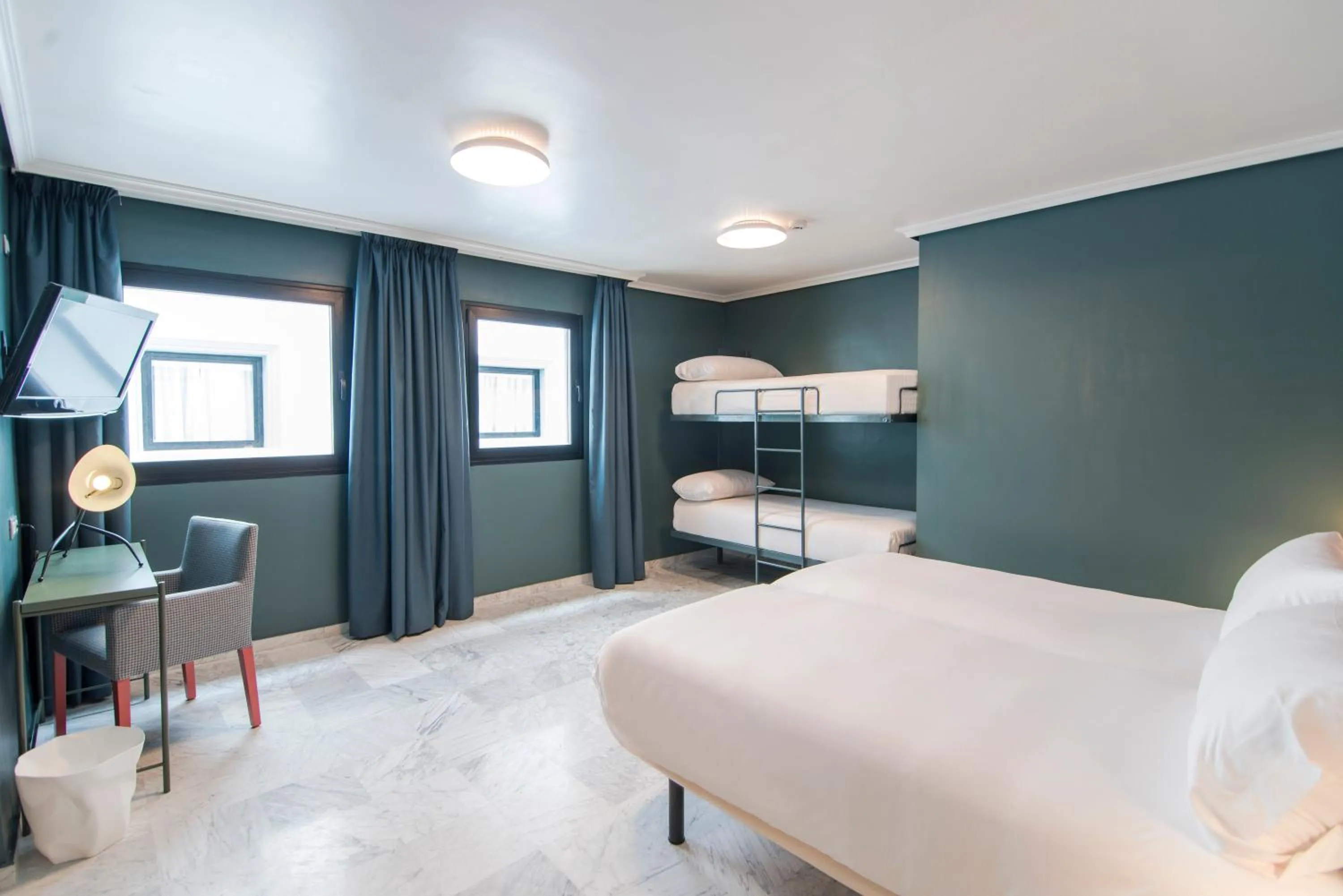 Bedroom, Bed in Petit Palace Puerta de Triana