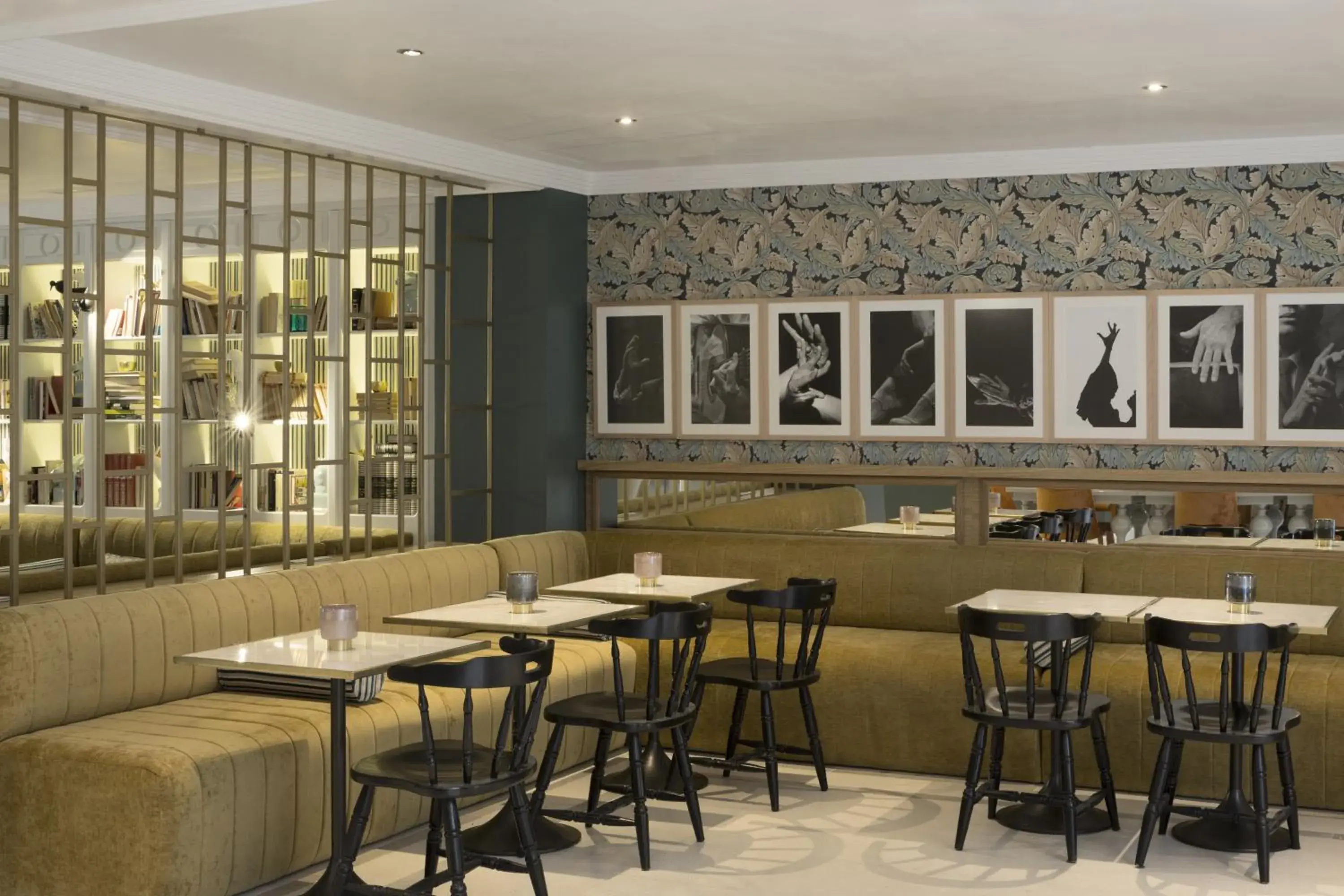 Lounge or bar in Petit Palace Puerta de Triana Lounge or bar in Petit Palace Puerta de Triana