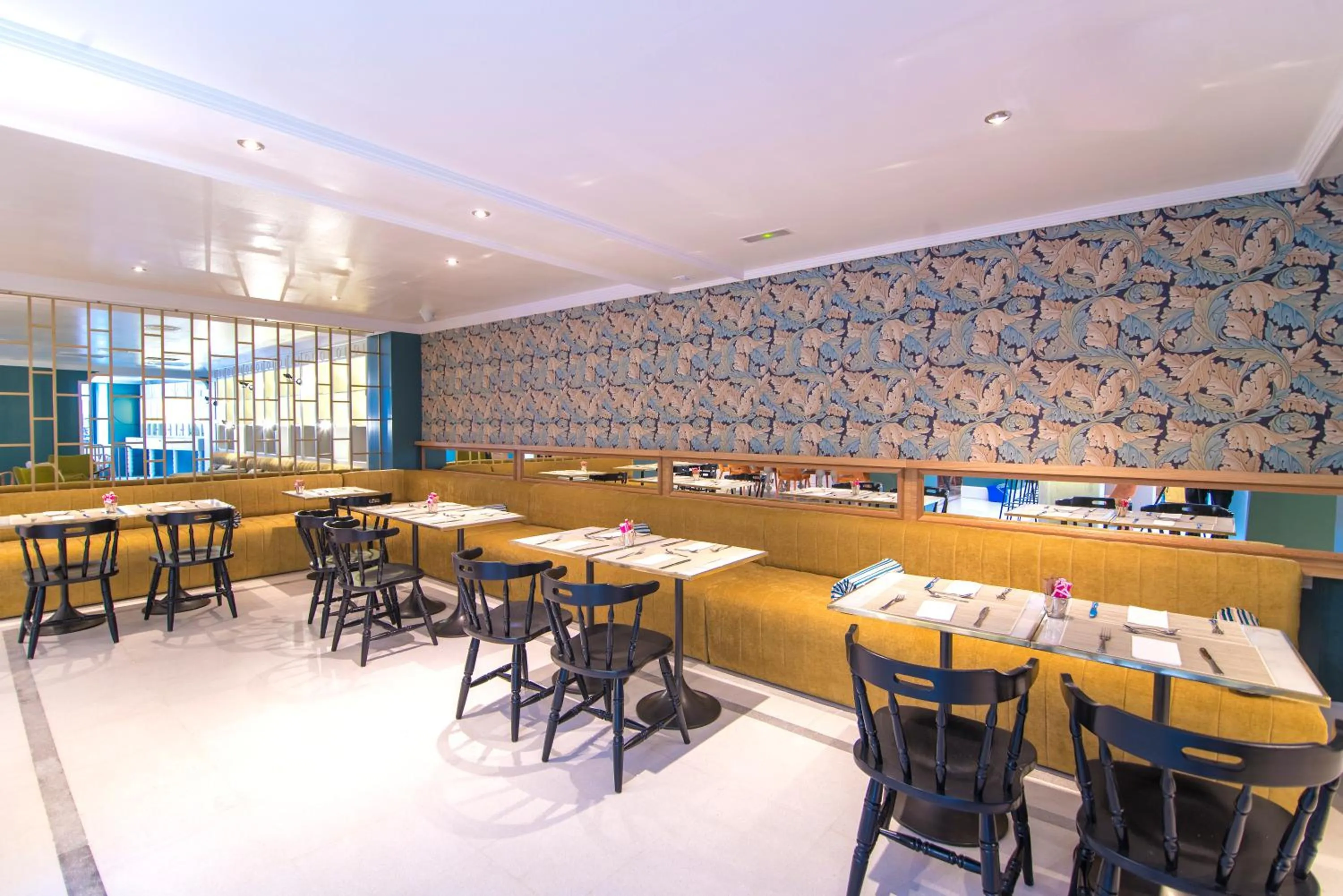 Restaurant/places to eat in Petit Palace Puerta de Triana