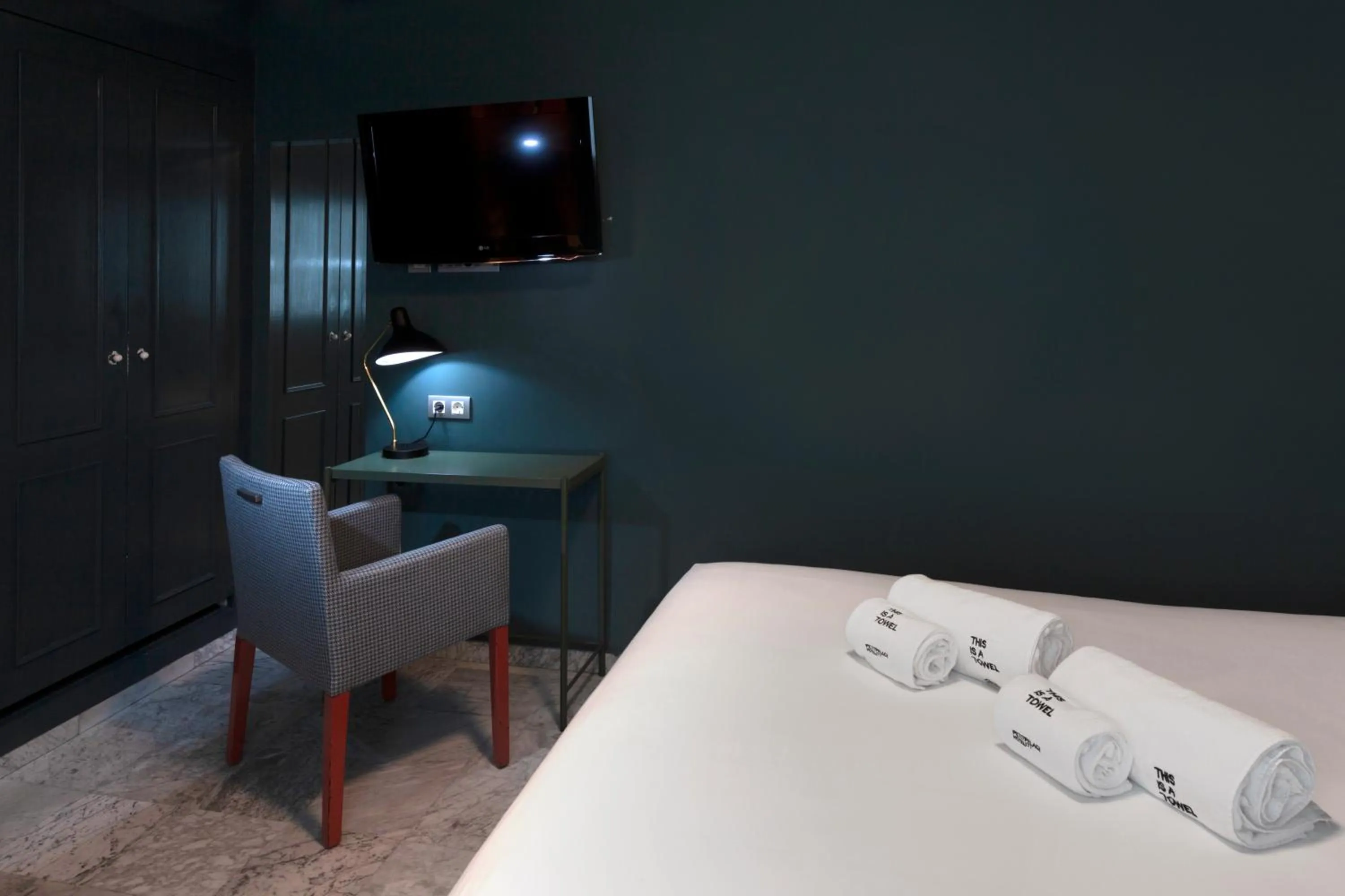 Bedroom, Bed in Petit Palace Puerta de Triana