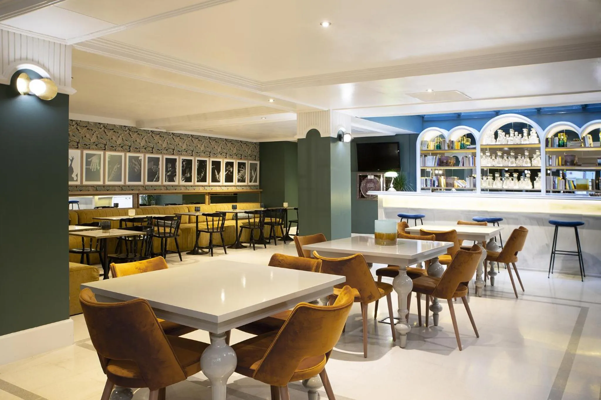 Restaurant/places to eat in Petit Palace Puerta de Triana