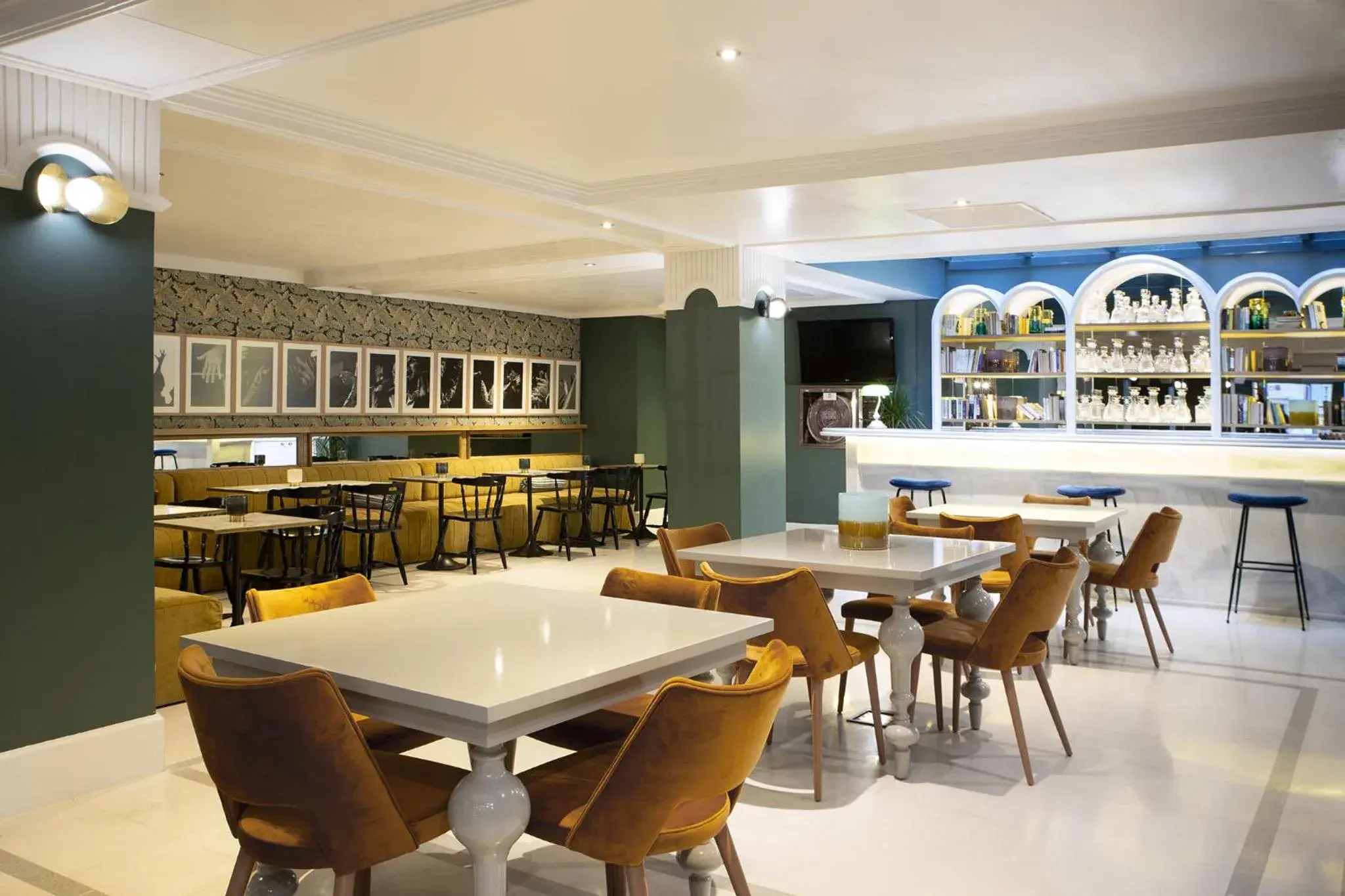 Restaurant/places to eat in Petit Palace Puerta de Triana Restaurant/places to eat in Petit Palace Puerta de Triana