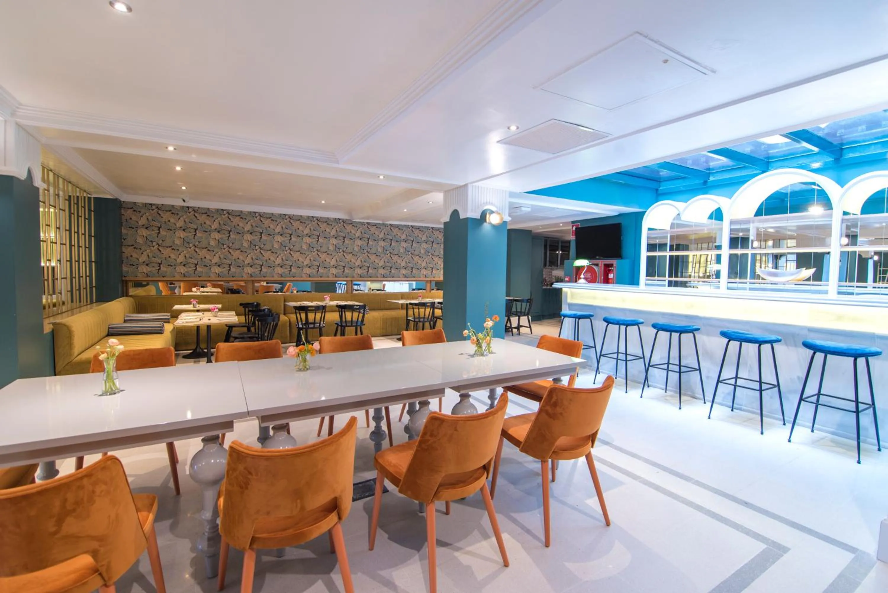 Restaurant/places to eat in Petit Palace Puerta de Triana