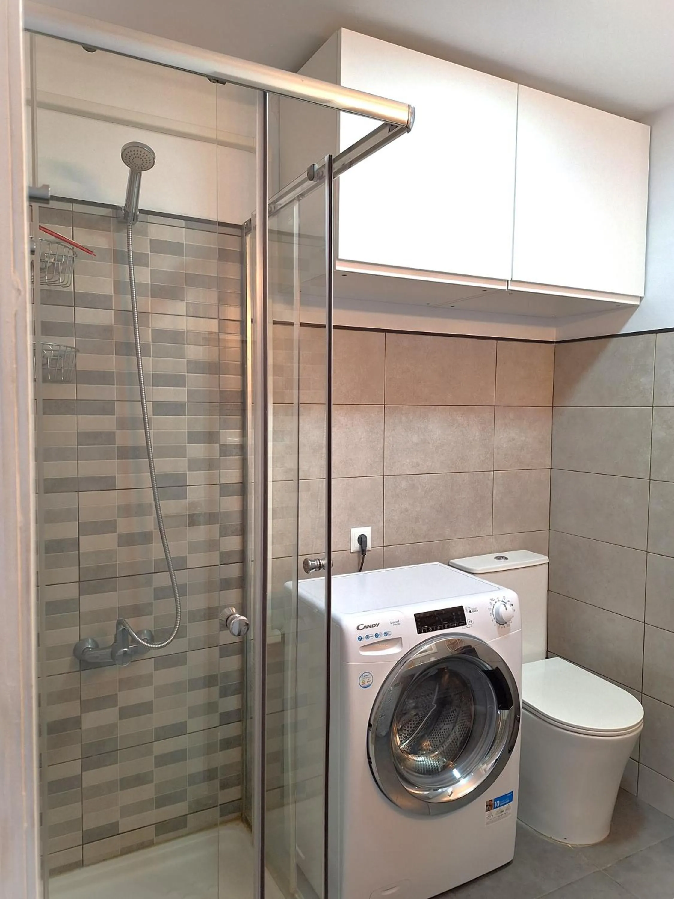 Shower in Stylish 2-Bedroom Apartment Yumbo