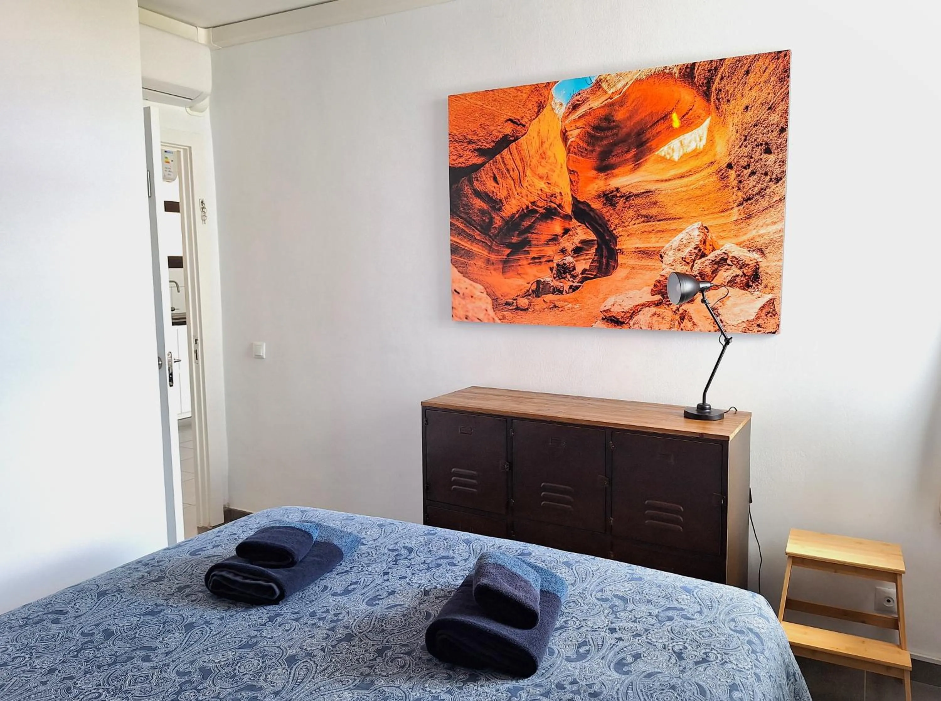 Decorative detail, Bed in Stylish 2-Bedroom Apartment Yumbo