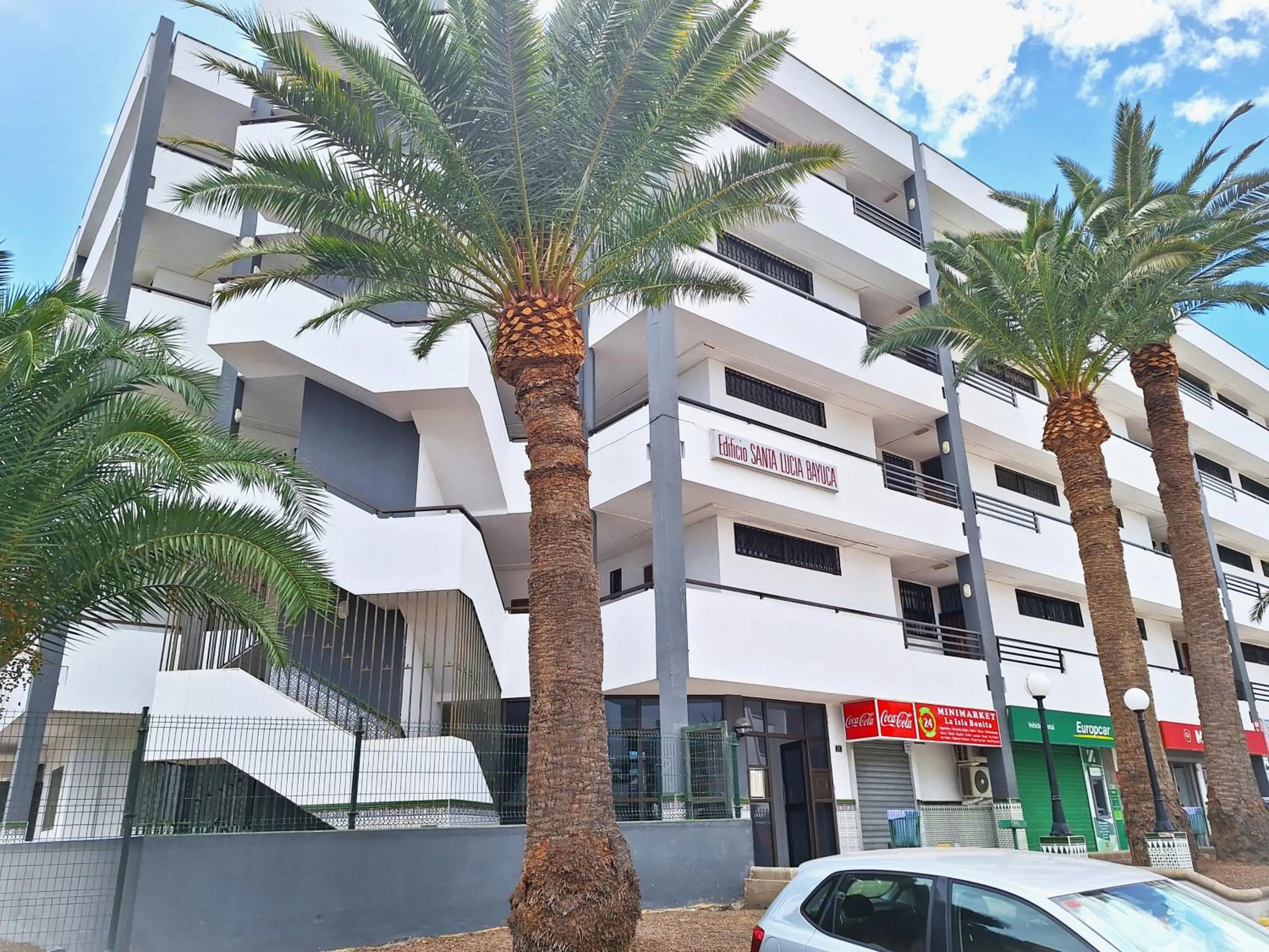 Property building in Stylish 2-Bedroom Apartment Yumbo