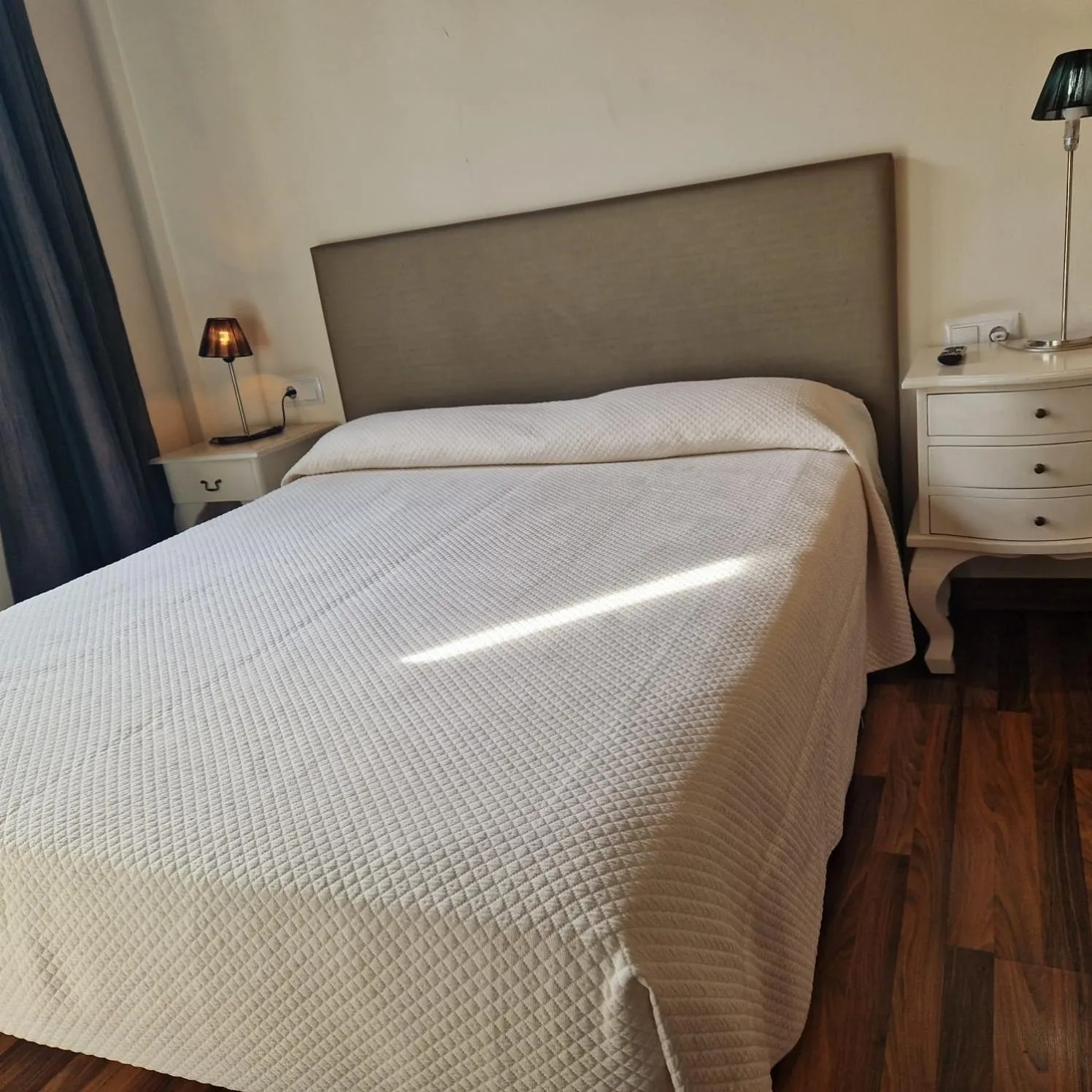 Bedroom, Bed in Eth Palai