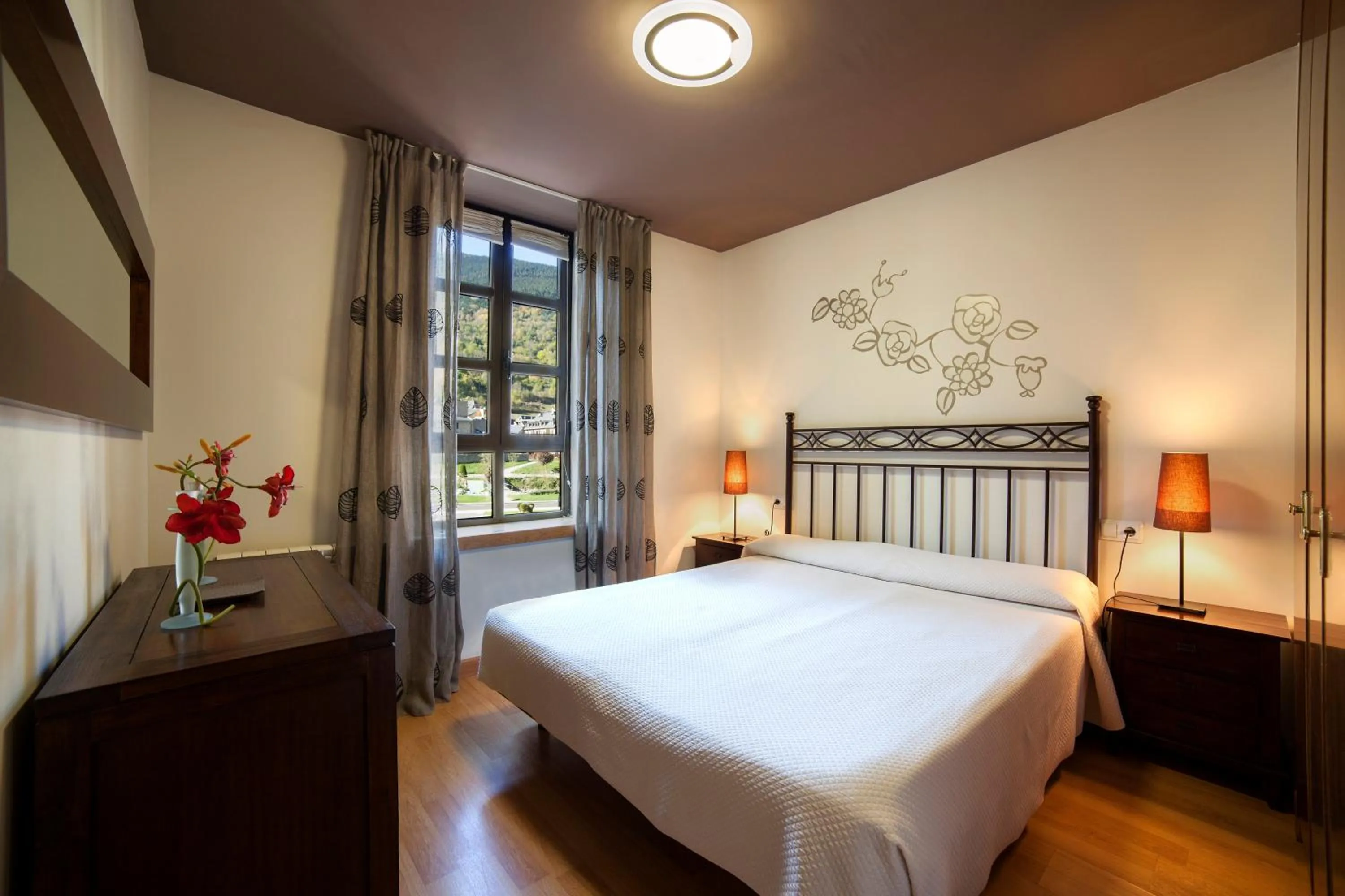 Bedroom, Bed in Eth Palai