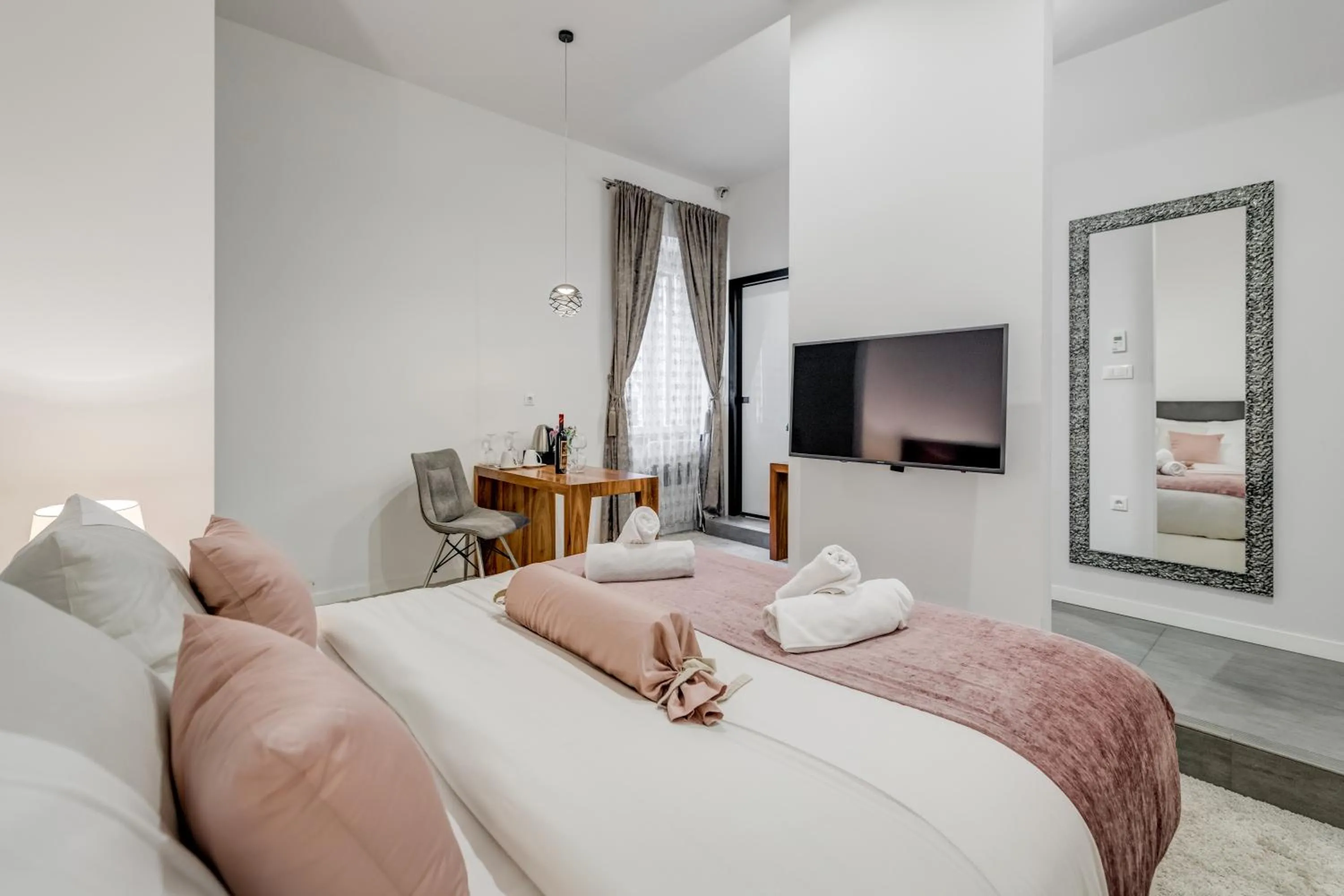 Bed in Starlight Luxury Suites