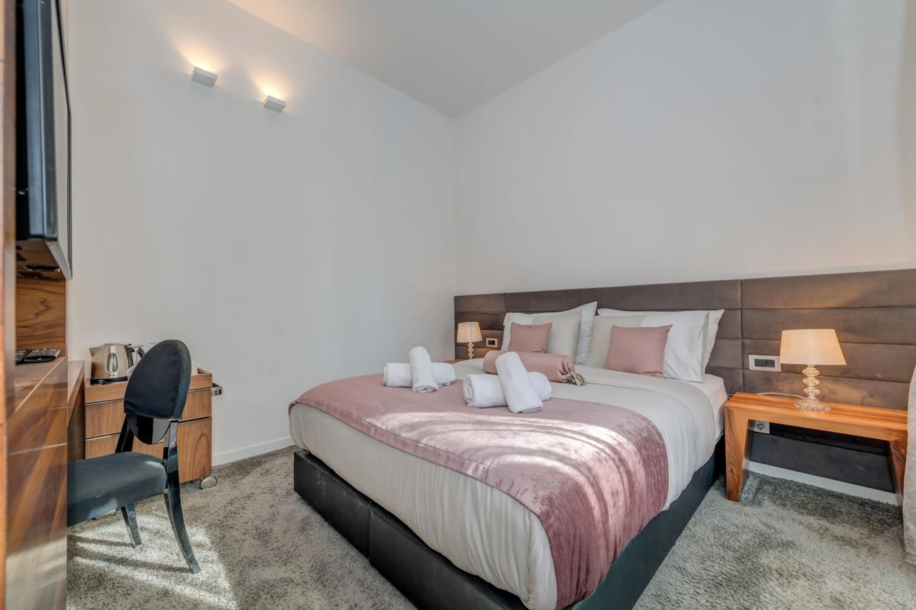 towels, Bed in Starlight Luxury Suites
