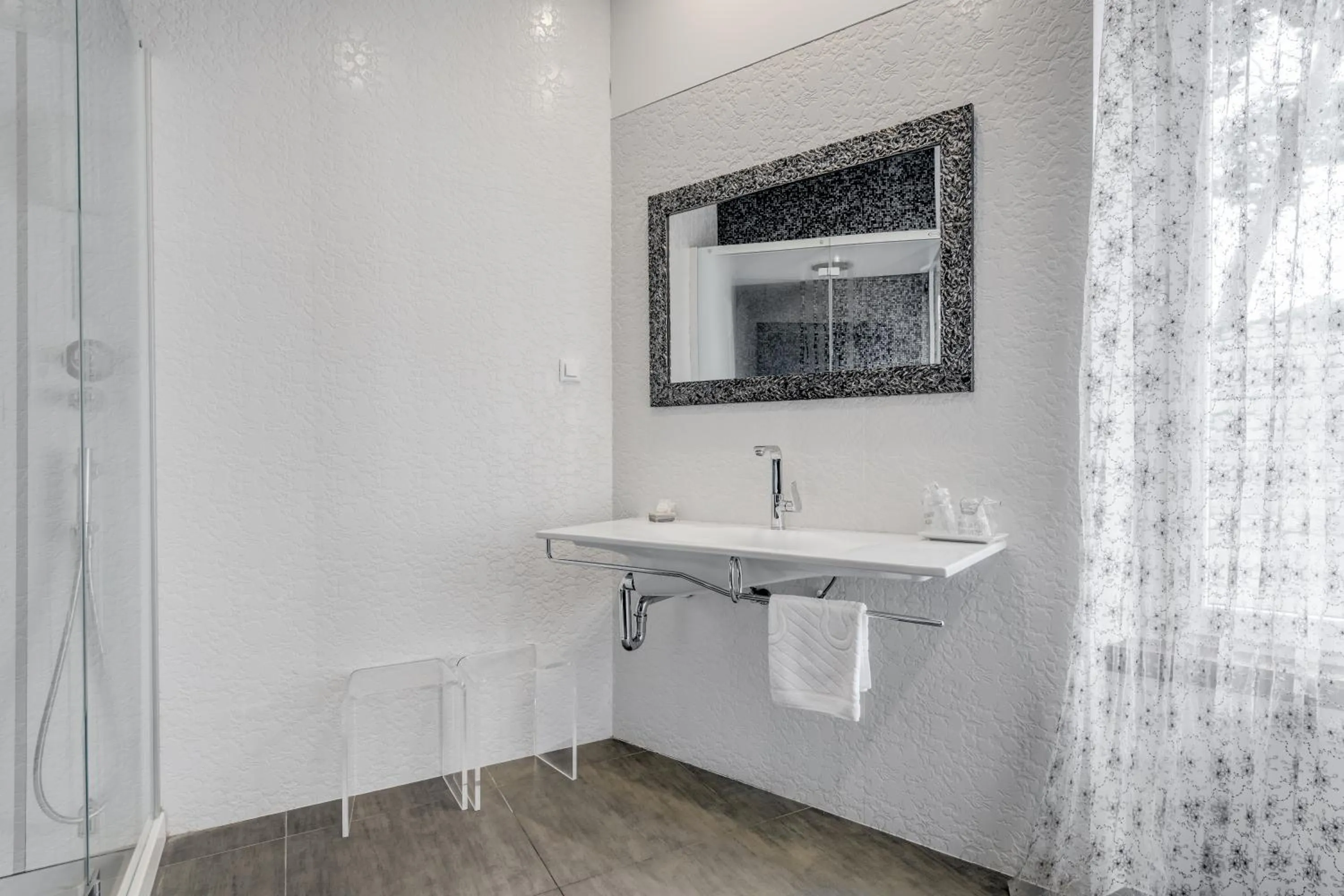 Bathroom in Starlight Luxury Suites