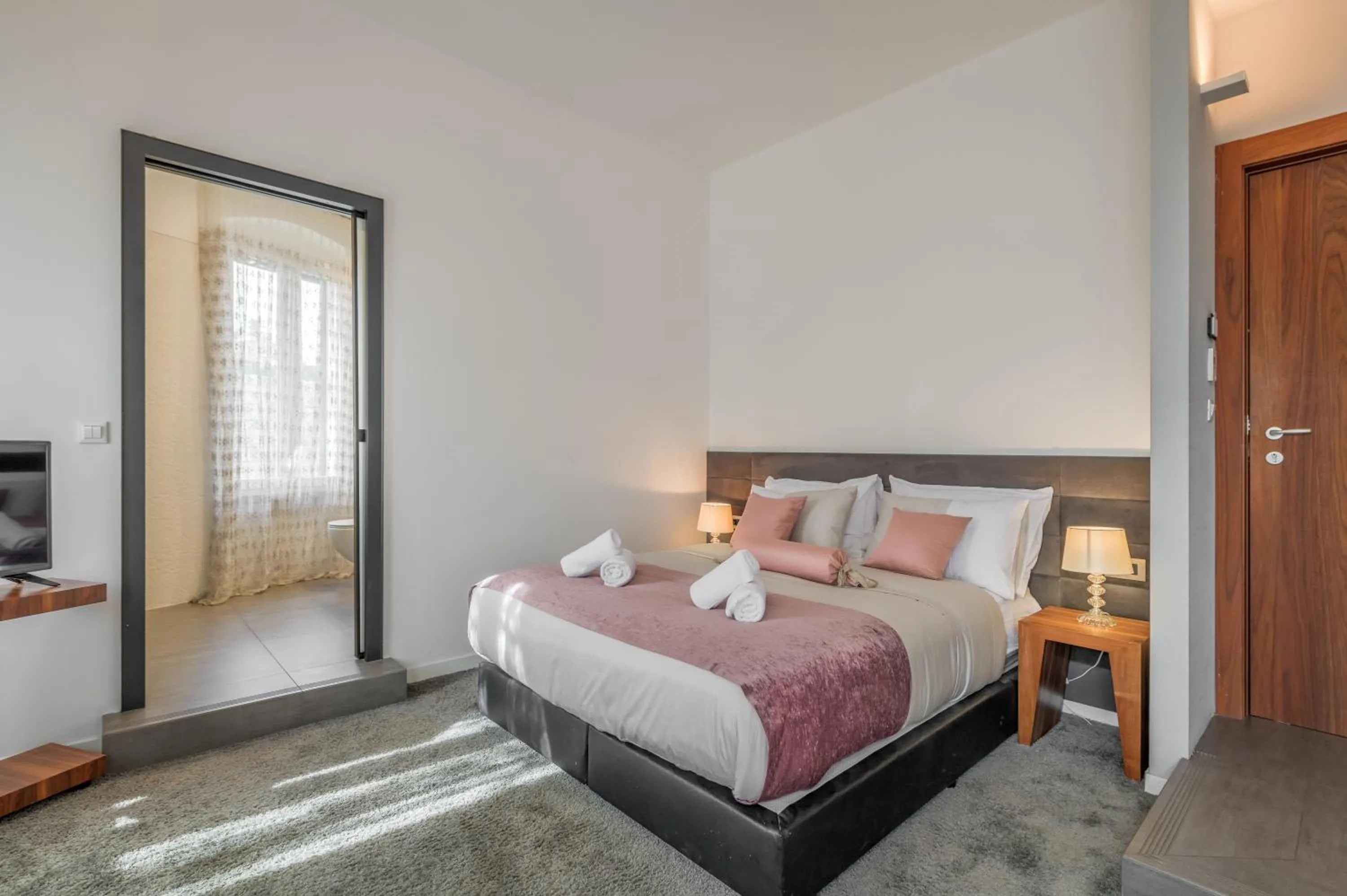 Bedroom, Bed in Starlight Luxury Suites