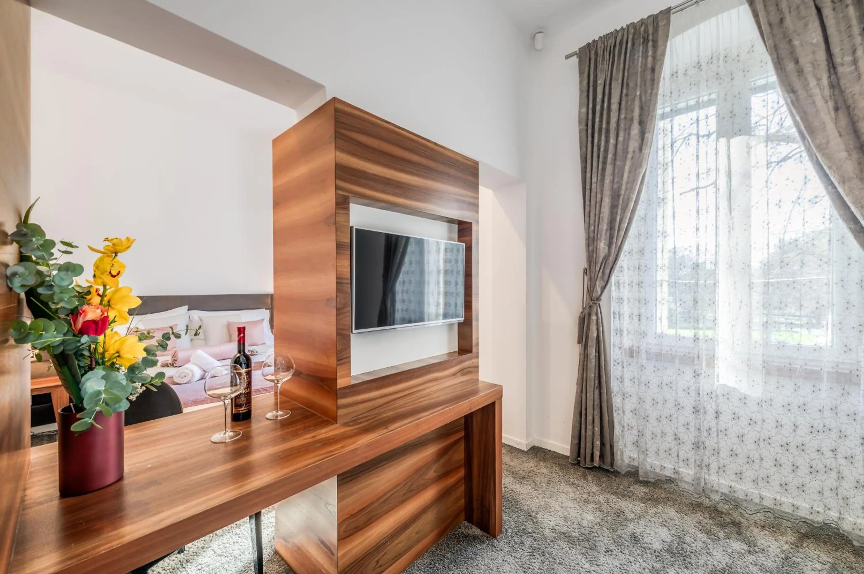 Communal lounge/ TV room in Starlight Luxury Suites