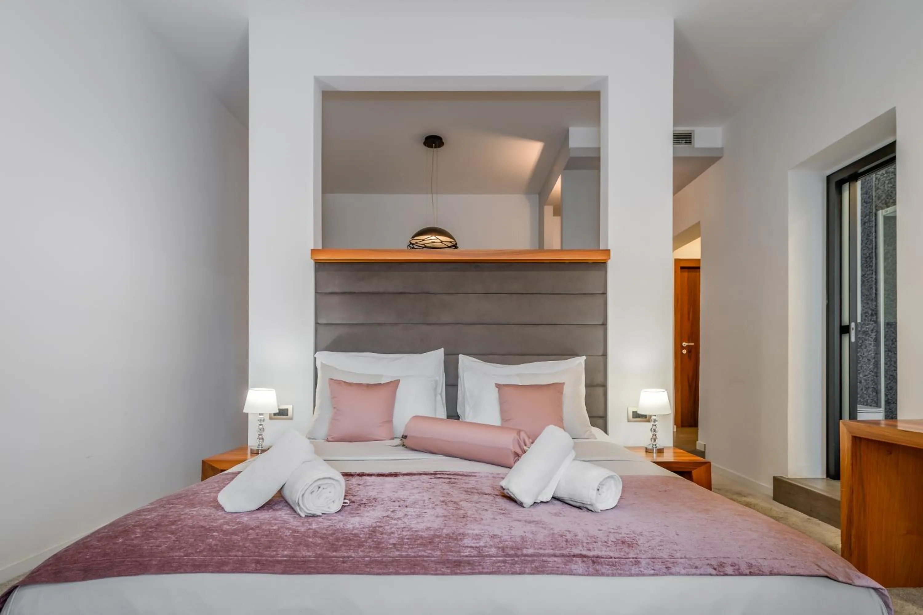 Bedroom, Bed in Starlight Luxury Suites