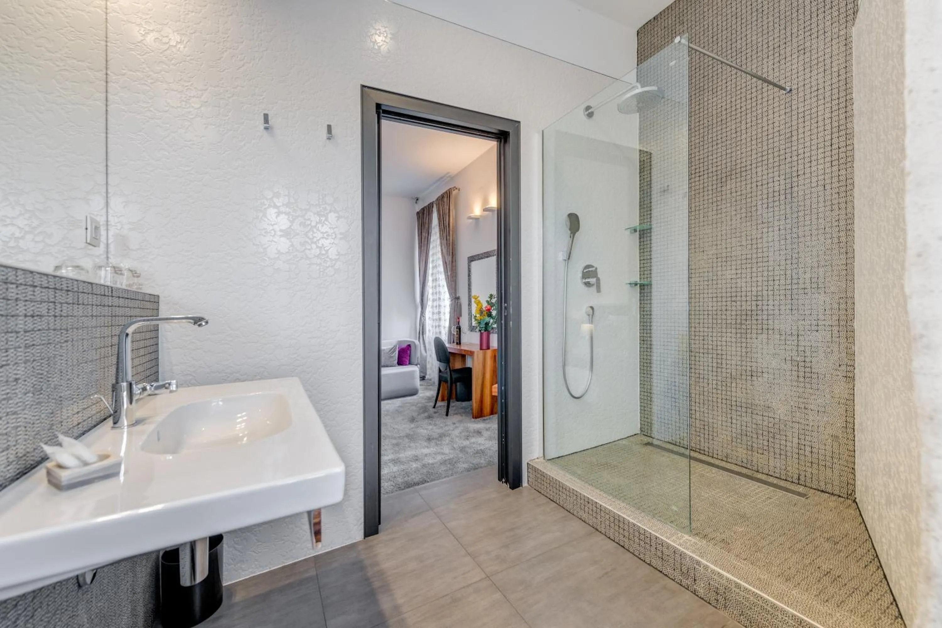 Bathroom in Starlight Luxury Suites
