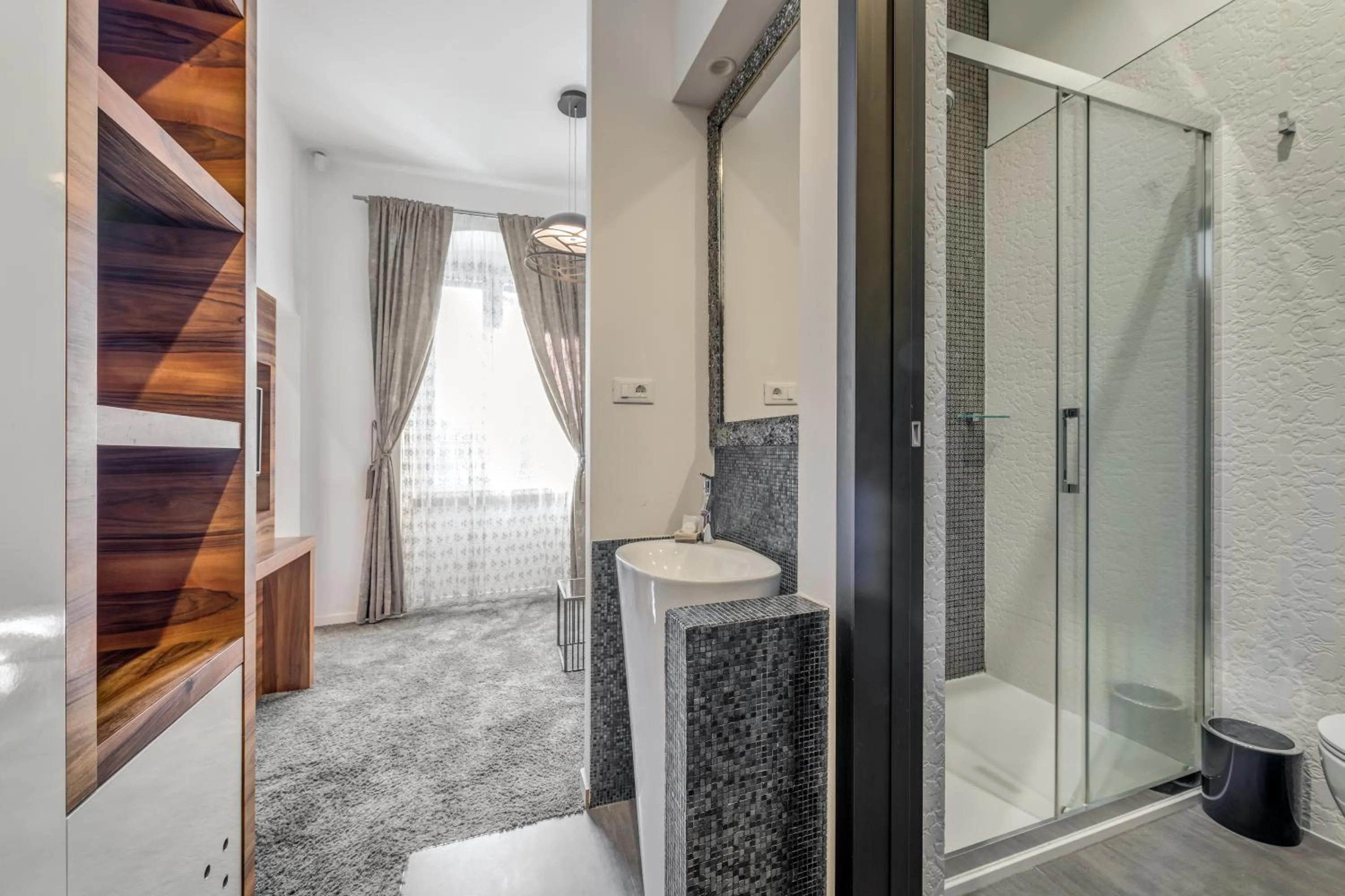 Bathroom in Starlight Luxury Suites