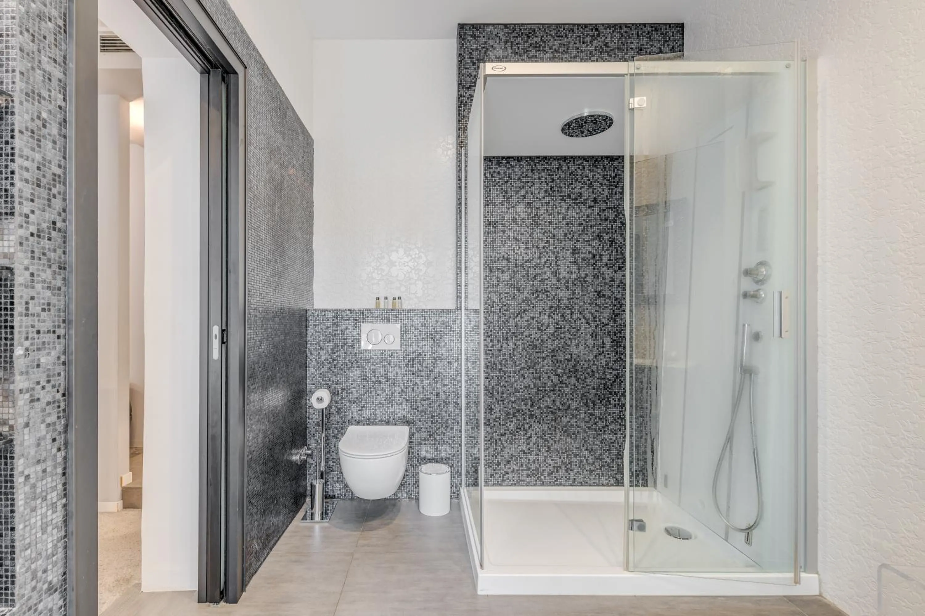 Bathroom in Starlight Luxury Suites
