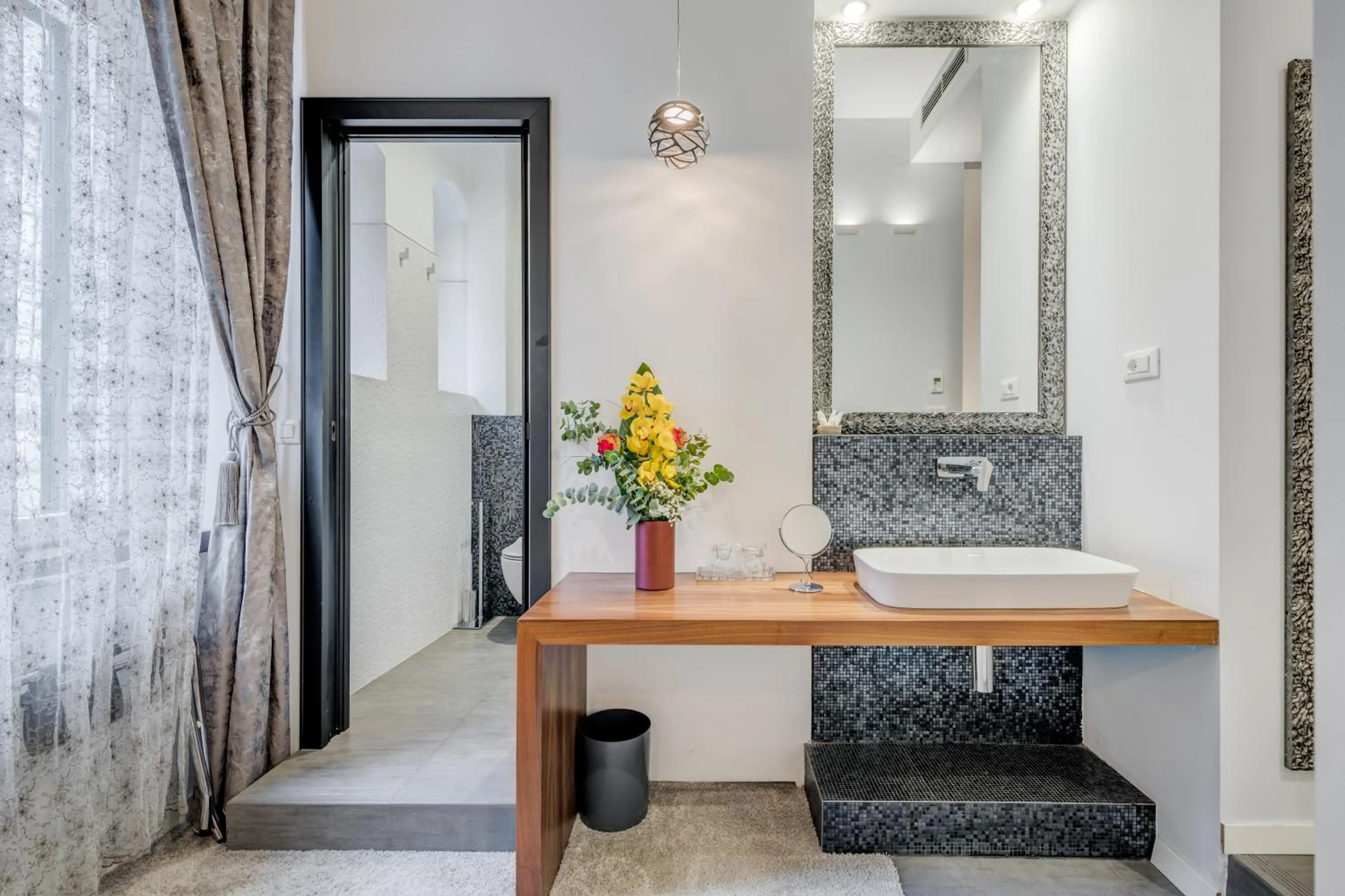 Bathroom in Starlight Luxury Suites