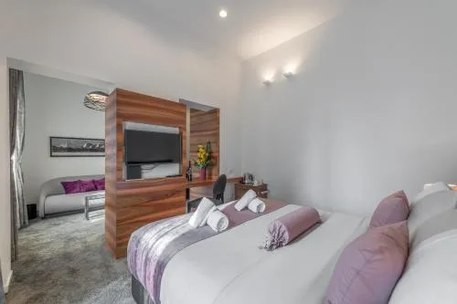 Starlight Luxury Suites