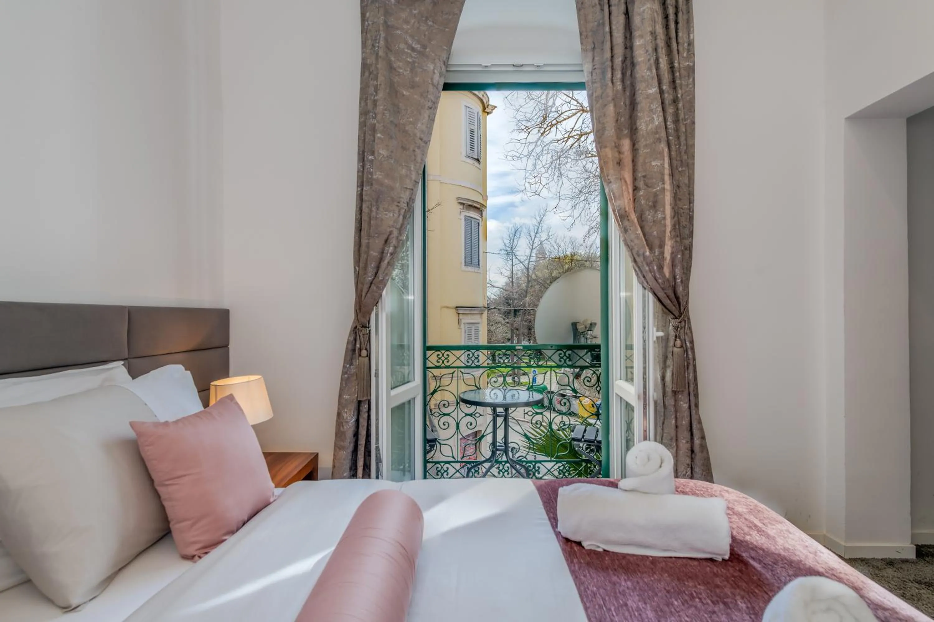Bed in Starlight Luxury Suites
