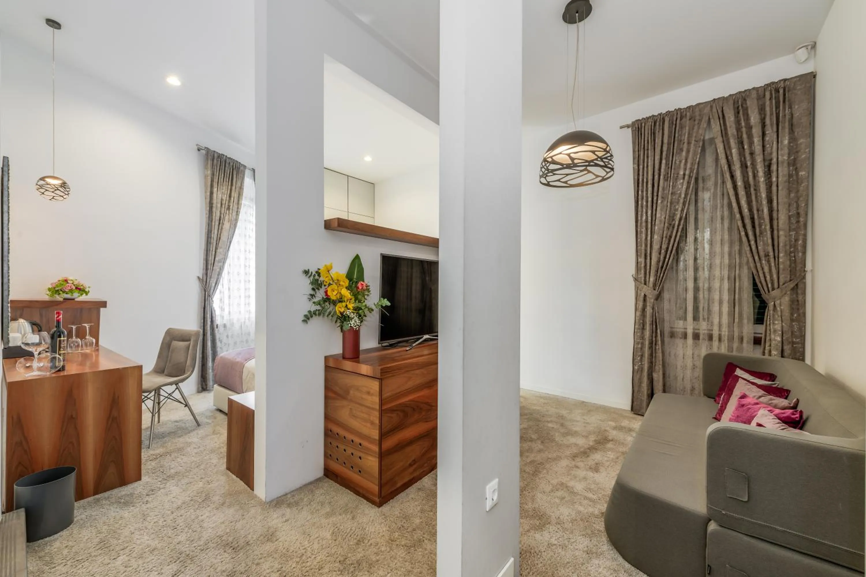 TV and multimedia in Starlight Luxury Suites
