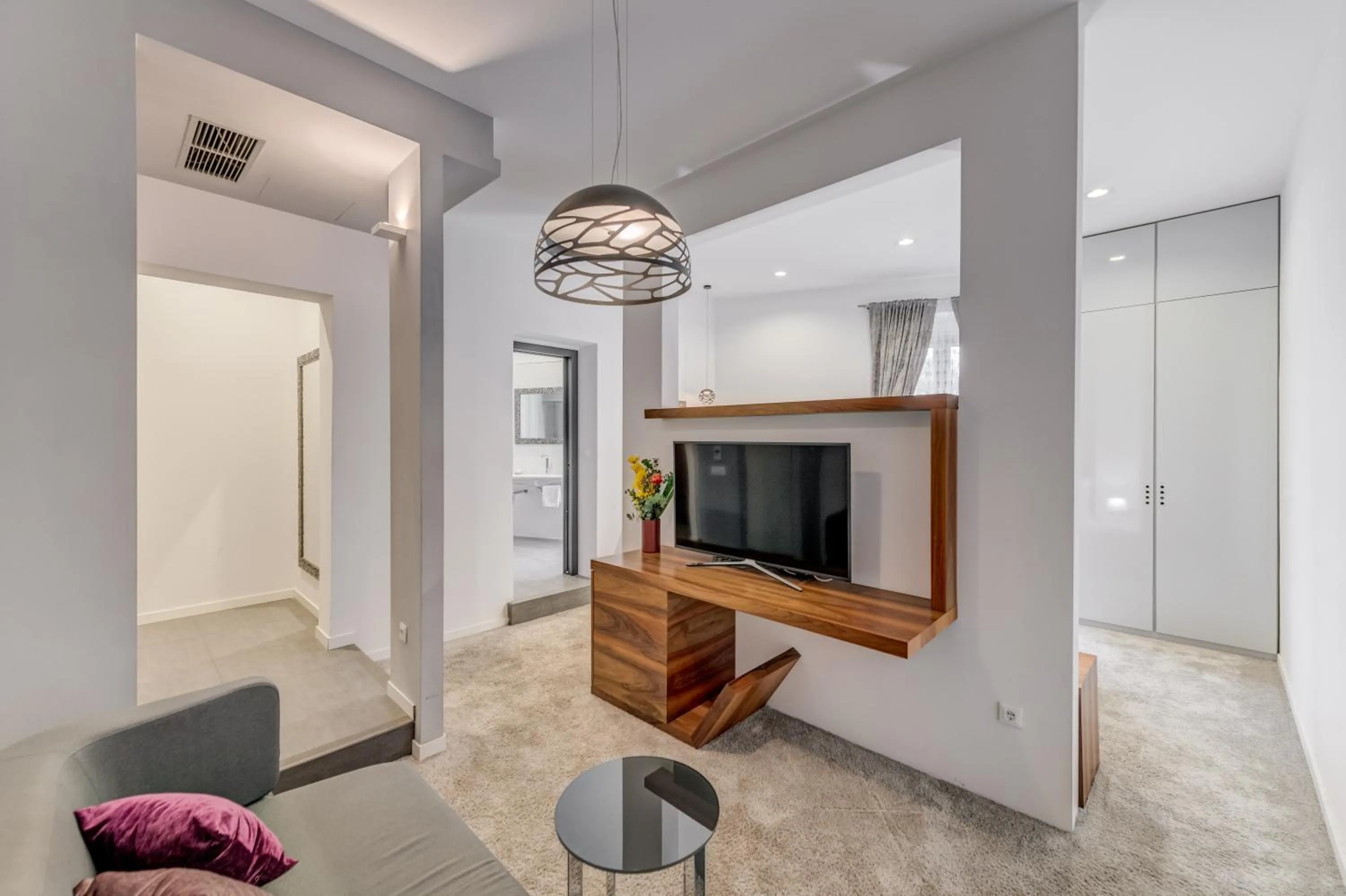 TV and multimedia in Starlight Luxury Suites