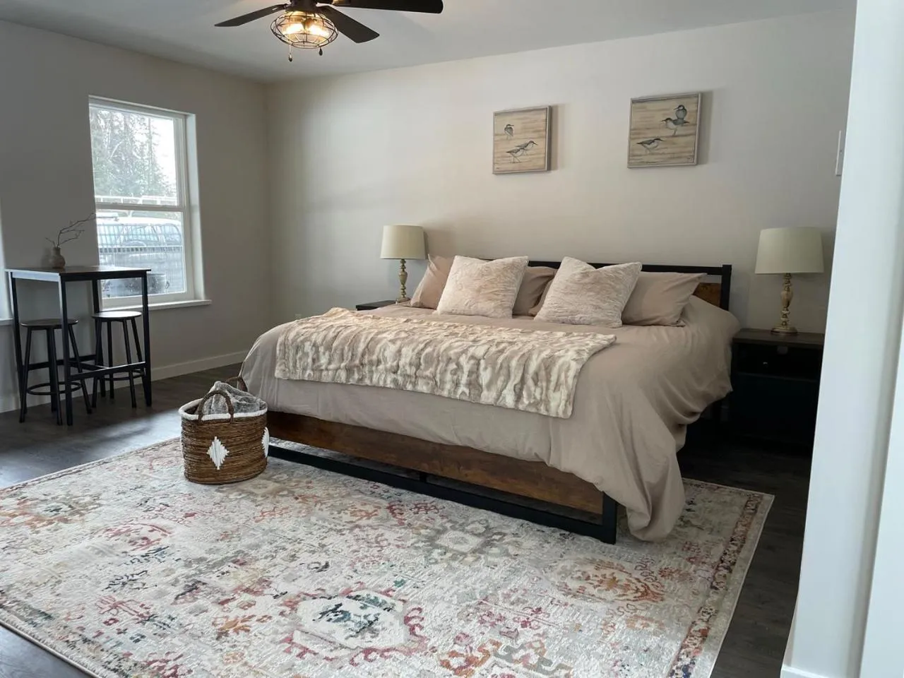 Bed in Alaska Lake + Lodge at Longmere