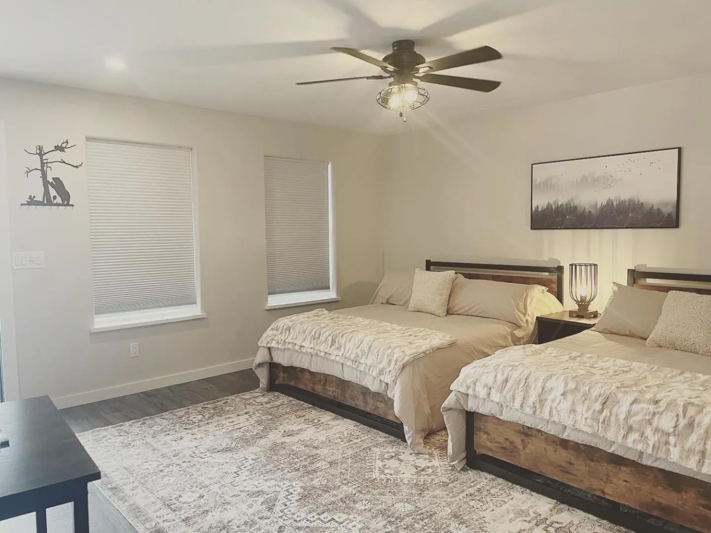 Bed in Alaska Lake + Lodge at Longmere