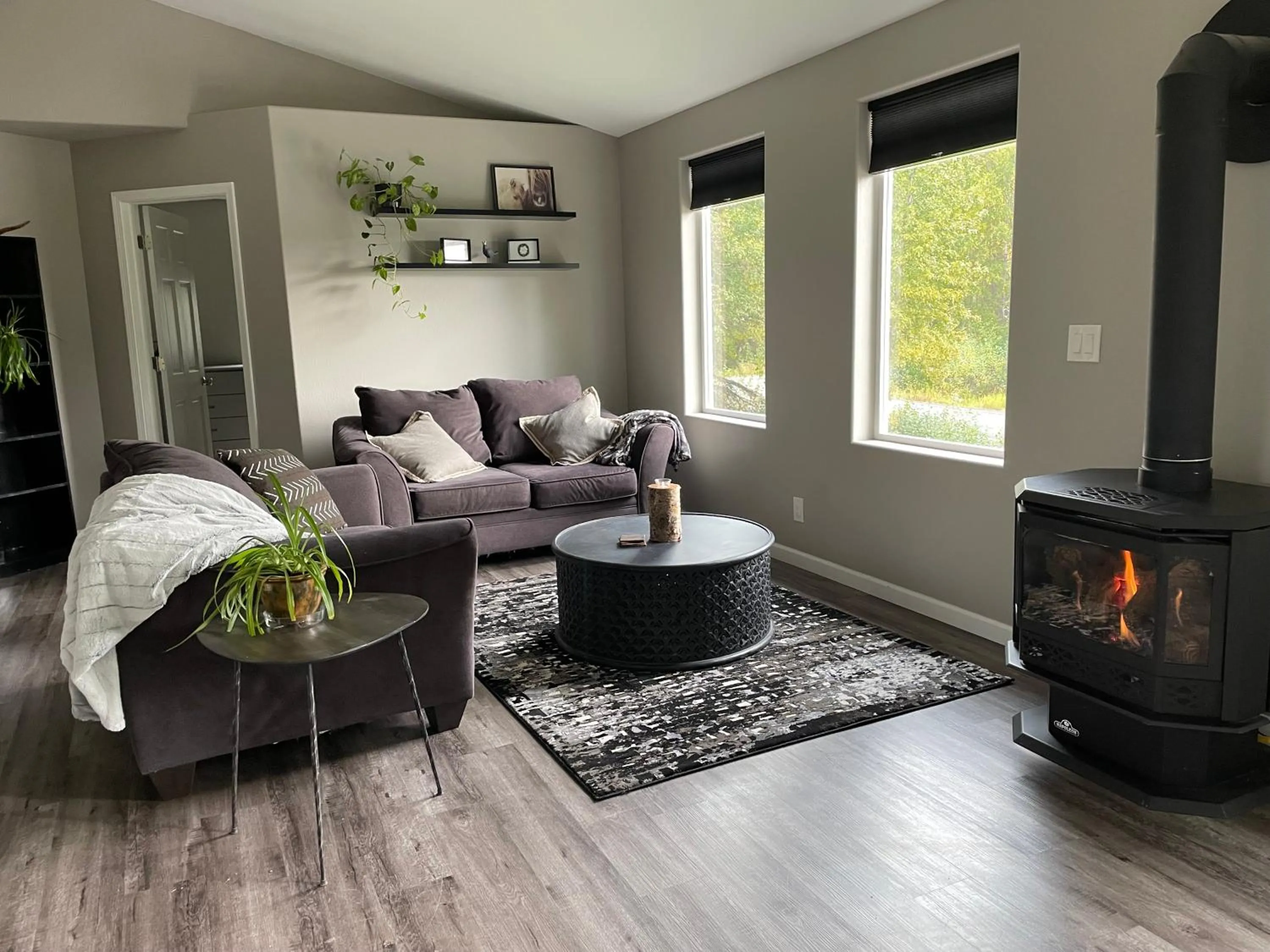 Alaska Lake + Lodge at Longmere