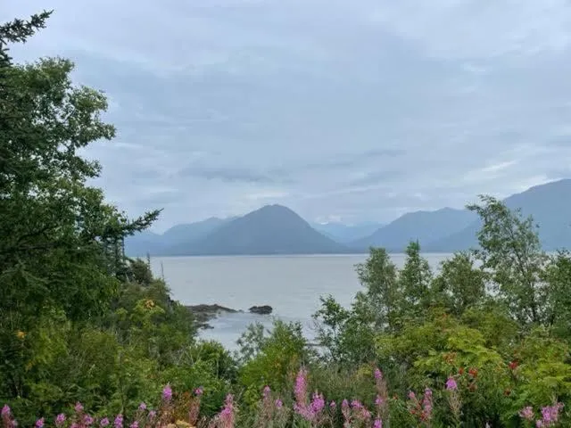 Alaska Lake + Lodge at Longmere