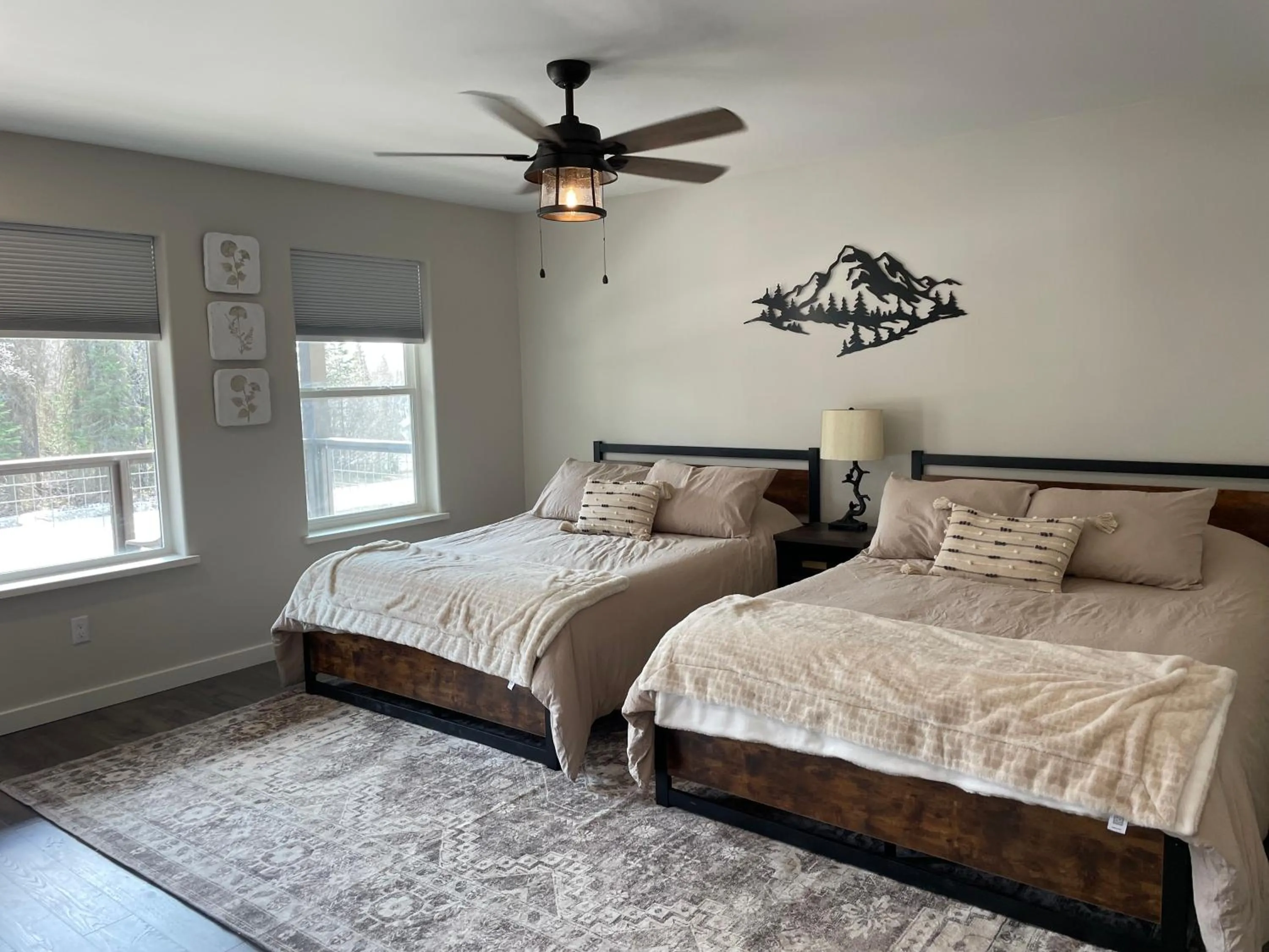 Bed in Alaska Lake + Lodge at Longmere